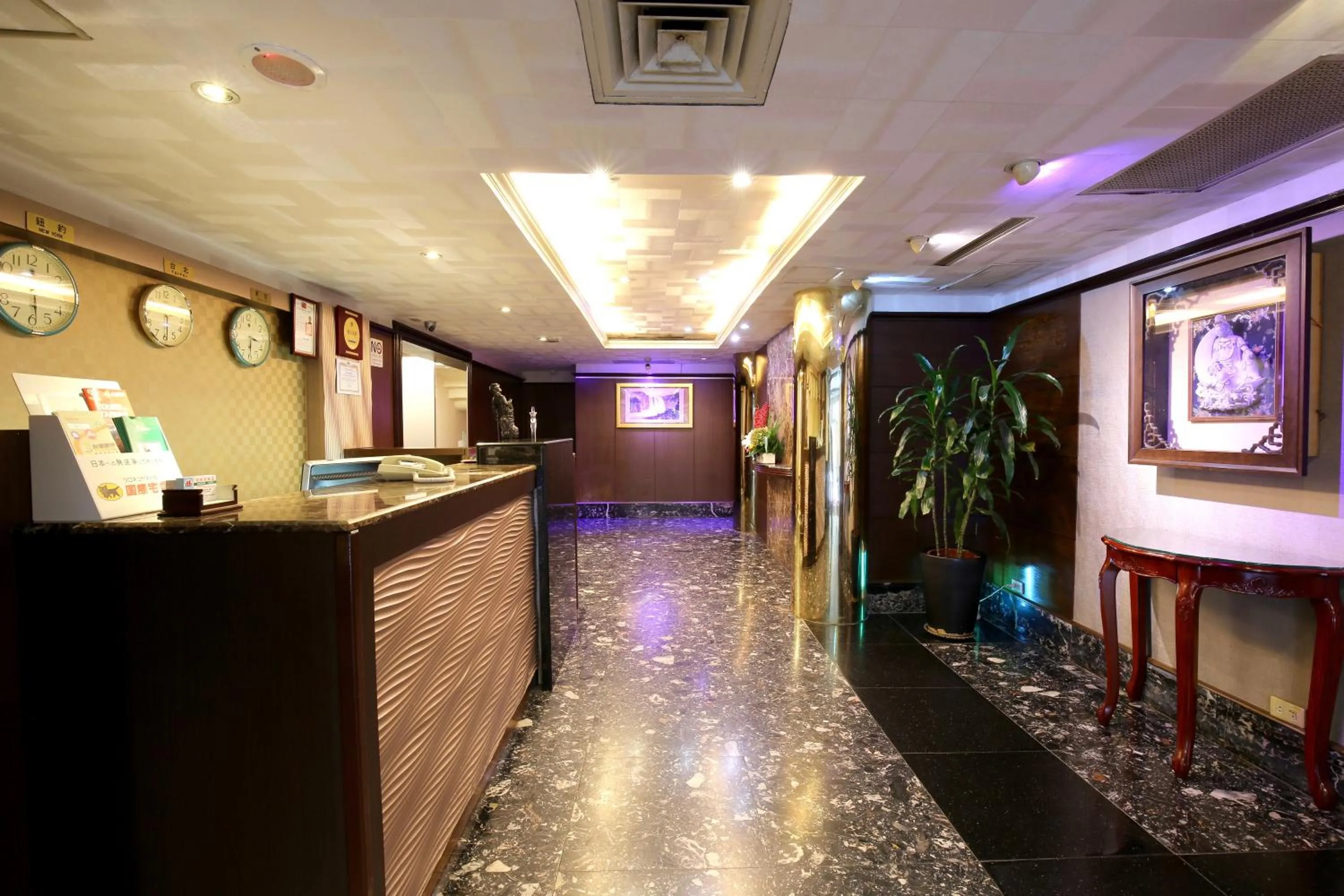 Living room in Dahshin Hotel