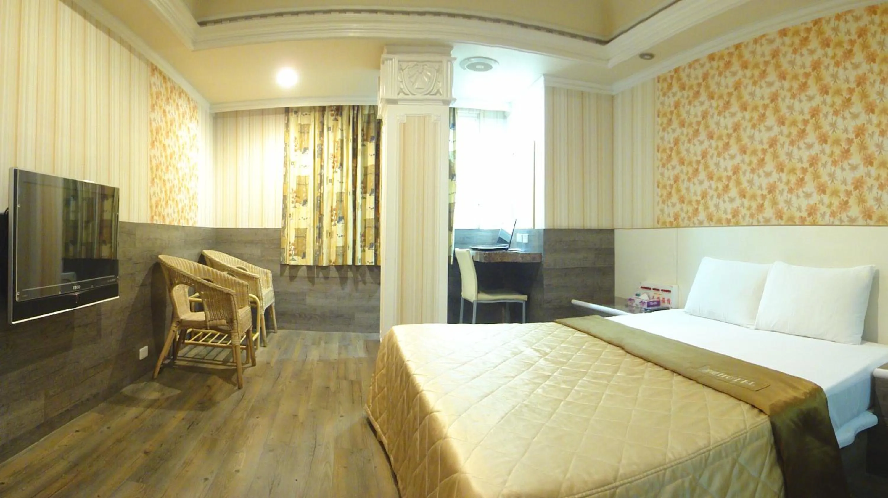 Photo of the whole room, Bed in Hua Yue Hotel