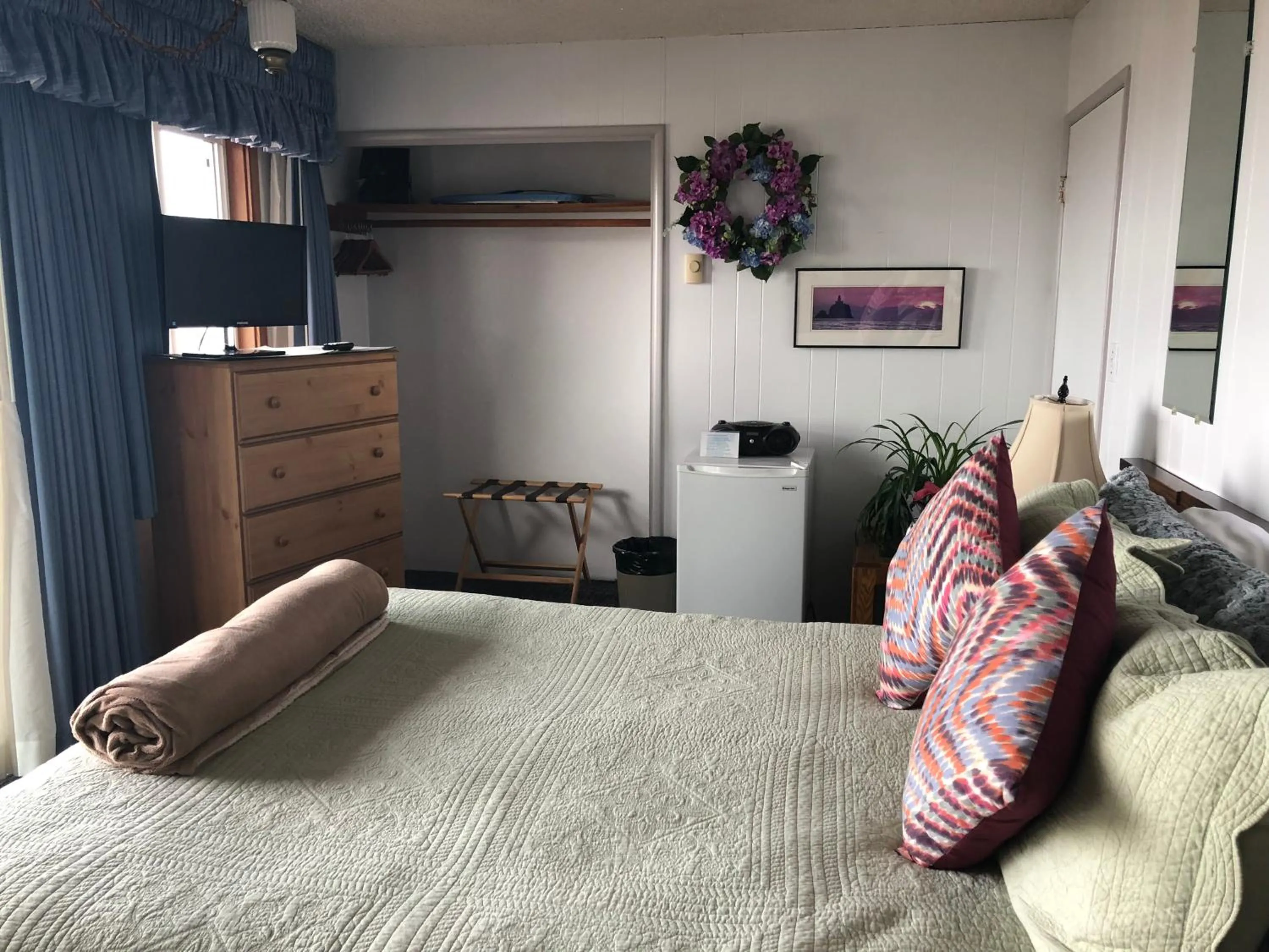 Bed in Webb's Scenic Surf