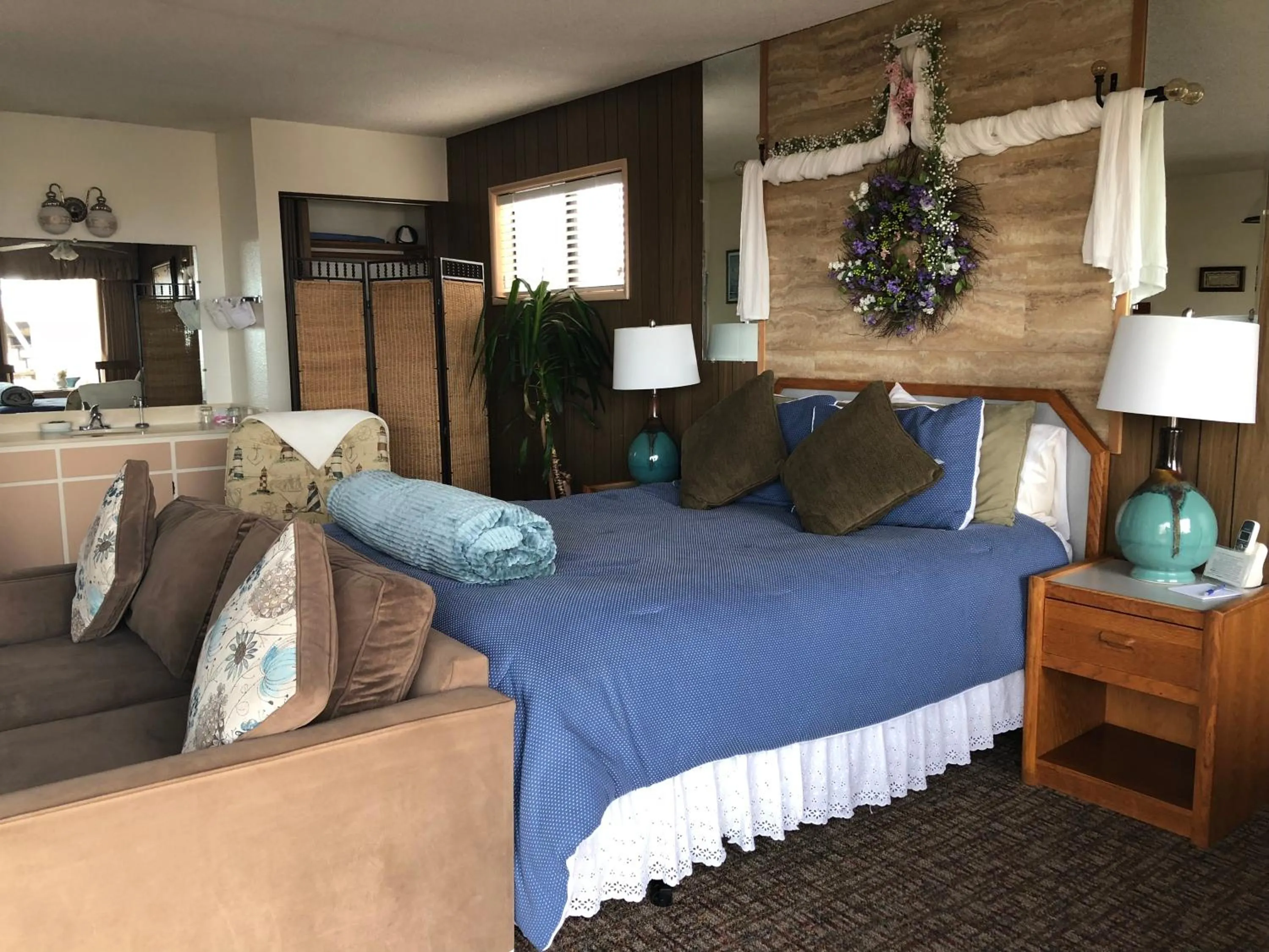 Bed in Webb's Scenic Surf
