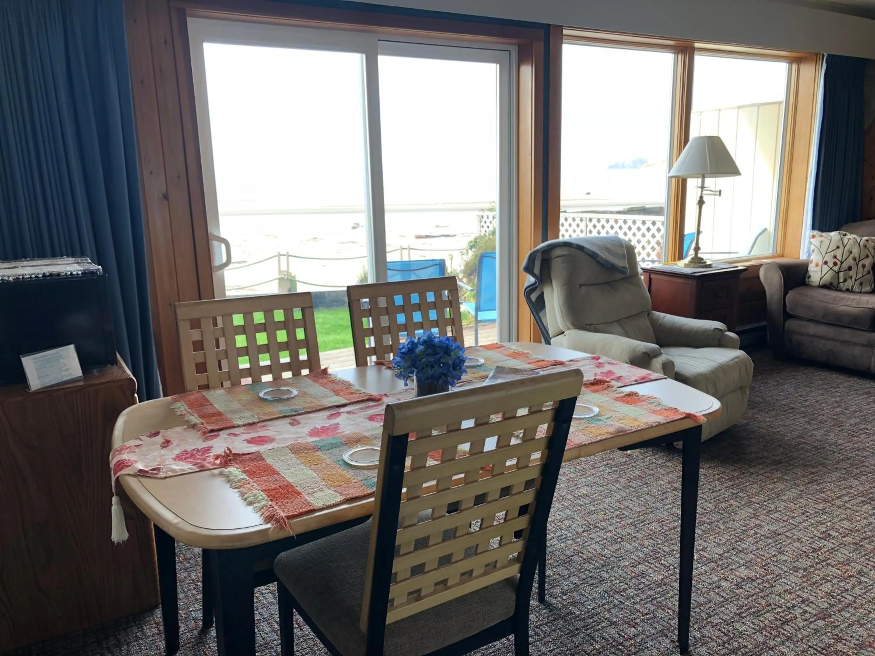 Living room in Webb's Scenic Surf
