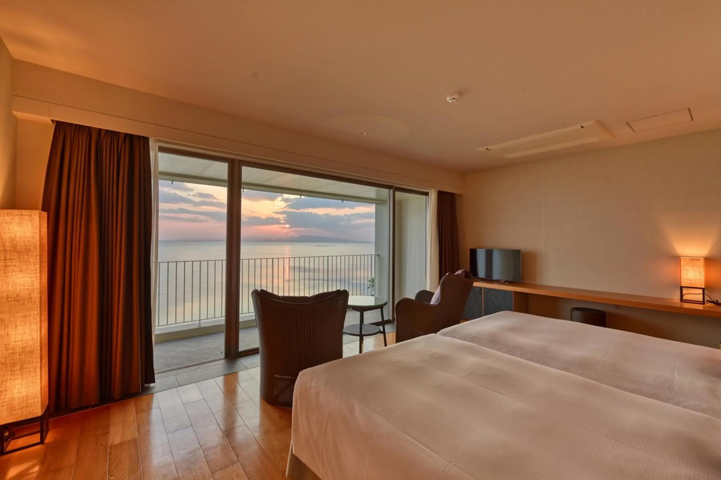 Sea view, Bed in Beach Hotel Sunshine Ishigakijima Sea view, Bed in Beach Hotel Sunshine Ishigakijima
