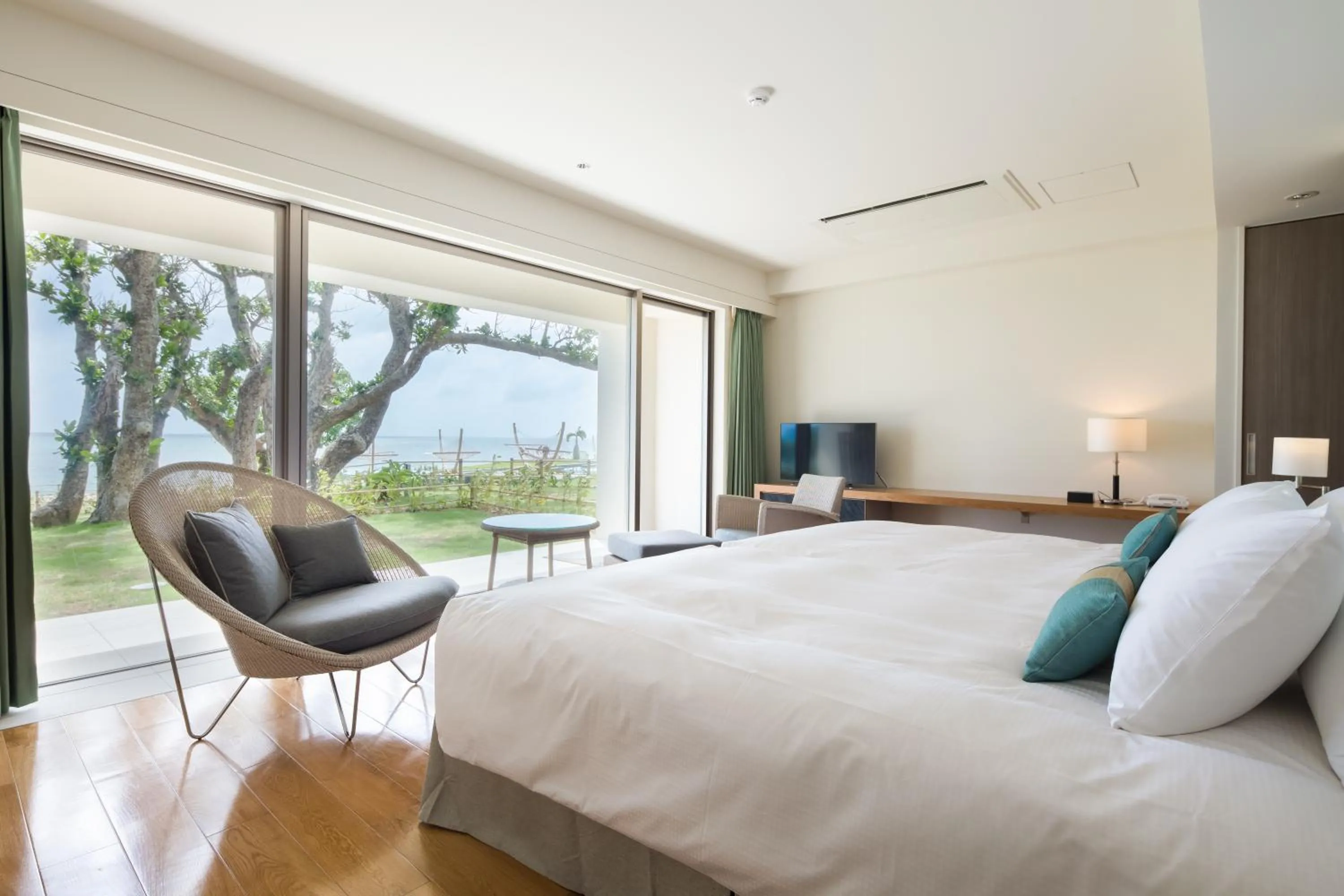 Sea view, Bed in Beach Hotel Sunshine Ishigakijima