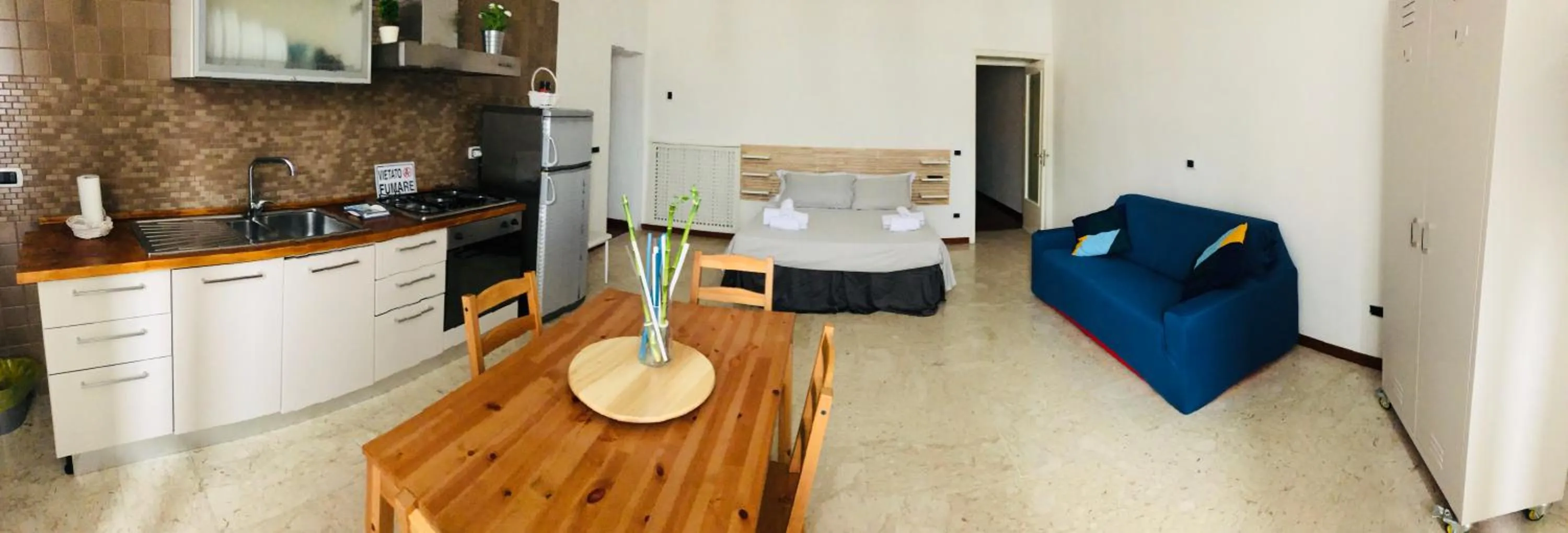 Photo of the whole room in Civico Vesuvio B&B