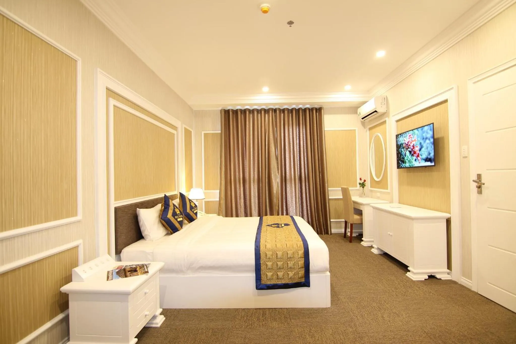 Bedroom, Bed in Rex Hotel Vung Tau