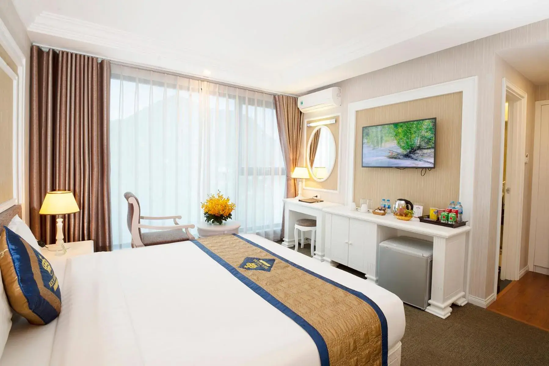 Photo of the whole room, Bed in Rex Hotel Vung Tau Photo of the whole room, Bed in Rex Hotel Vung Tau