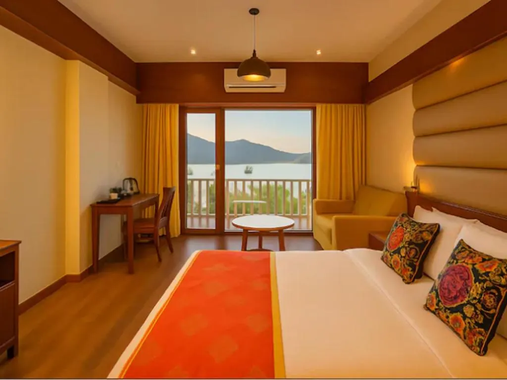 Photo of the whole room, Bed in Hotel Hilltop Palace