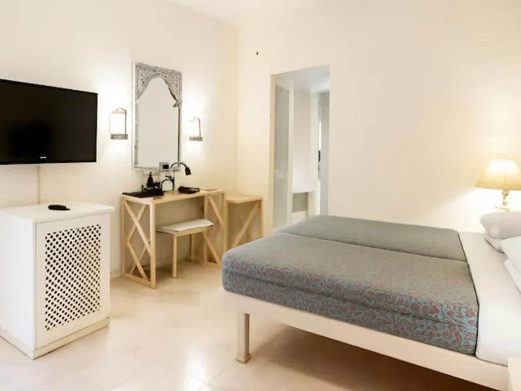 Photo of the whole room, Bed in Hotel Hilltop Palace