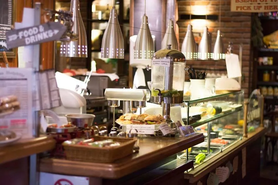 Restaurant/places to eat in Three Dolphins Hotel with a Rooftop terracе