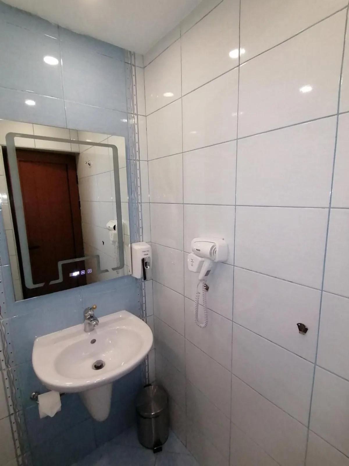 Bathroom in Three Dolphins Hotel with a Rooftop terracе