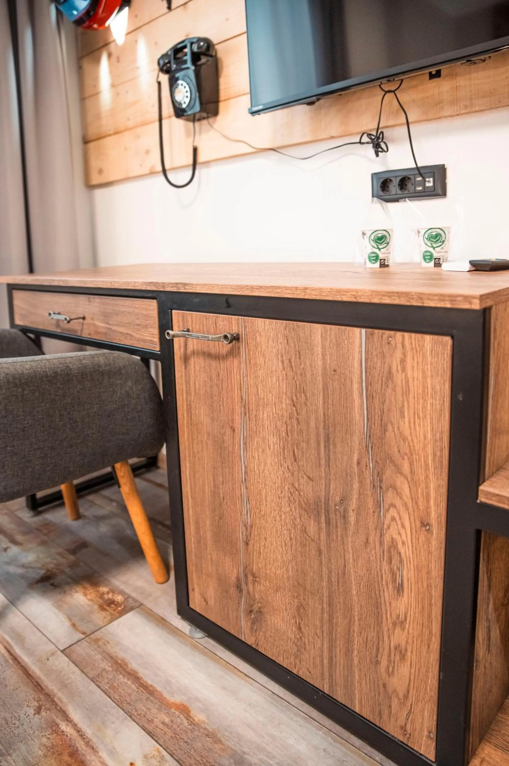 Three Dolphins Hotel with a Rooftop terracе