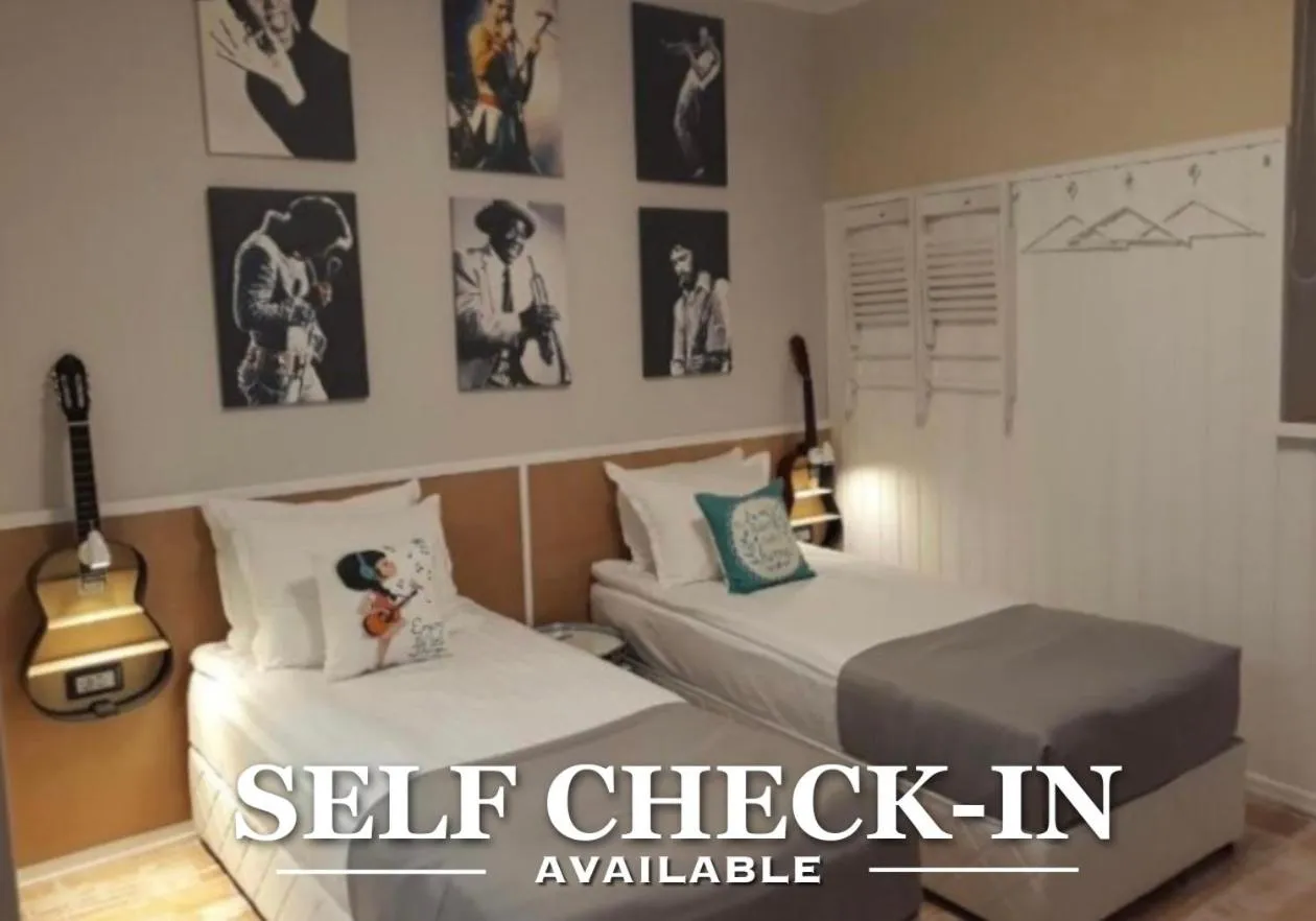 Three Dolphins Hotel with a Rooftop terracе