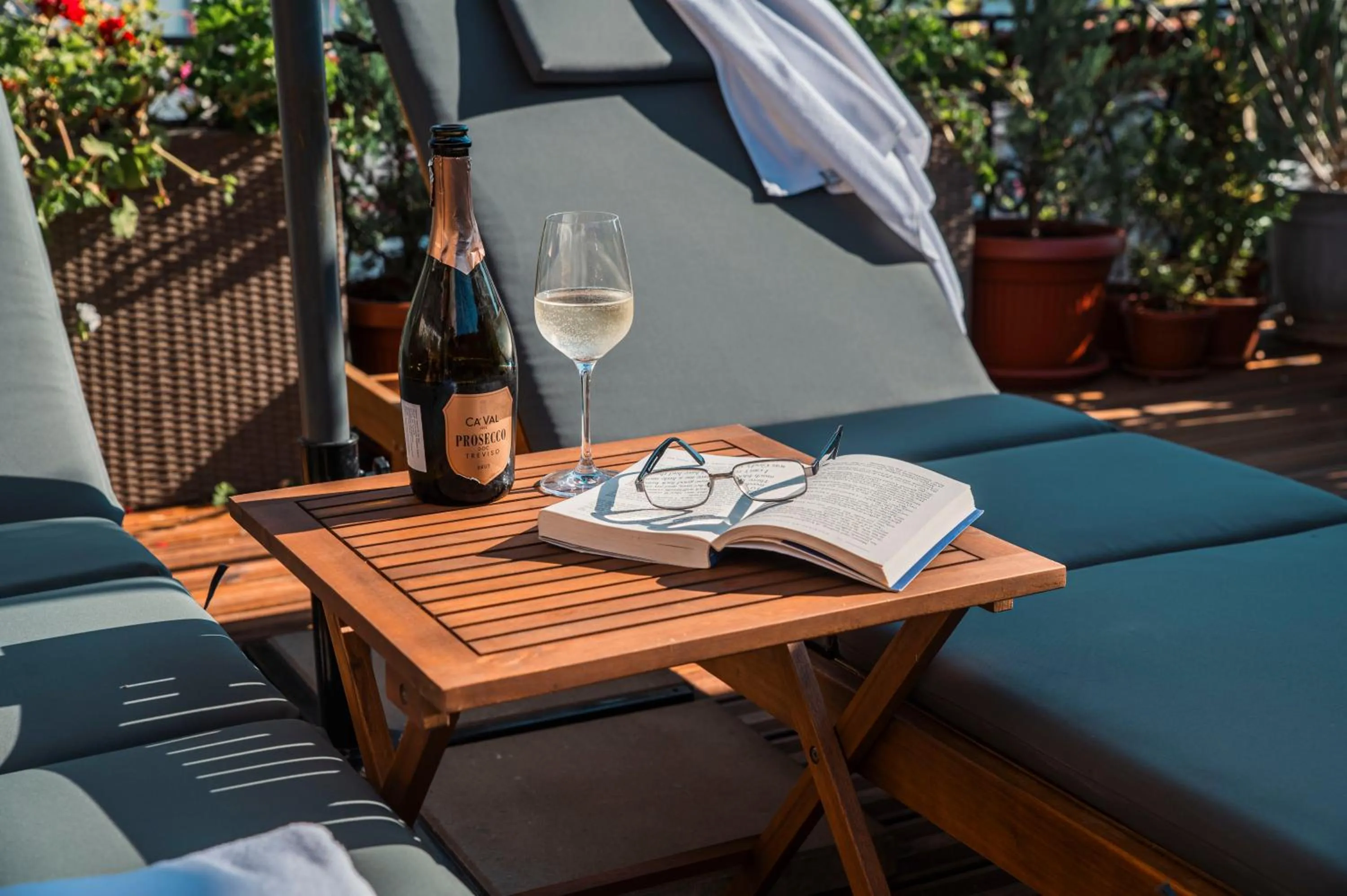 Balcony/Terrace in Three Dolphins Hotel with a Rooftop terracе