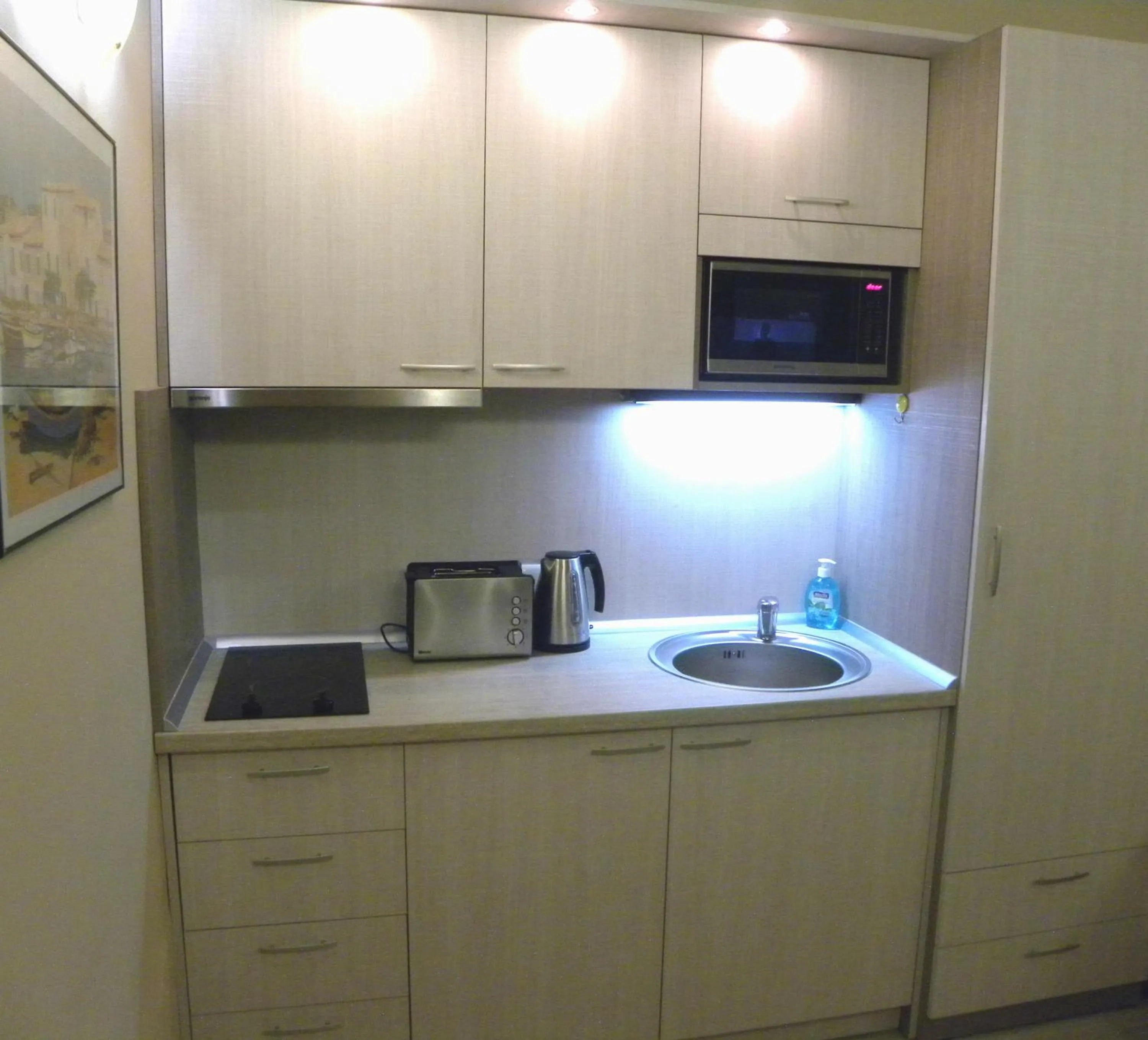 Coffee/tea facilities in Three Dolphins Hotel with a Rooftop terracе