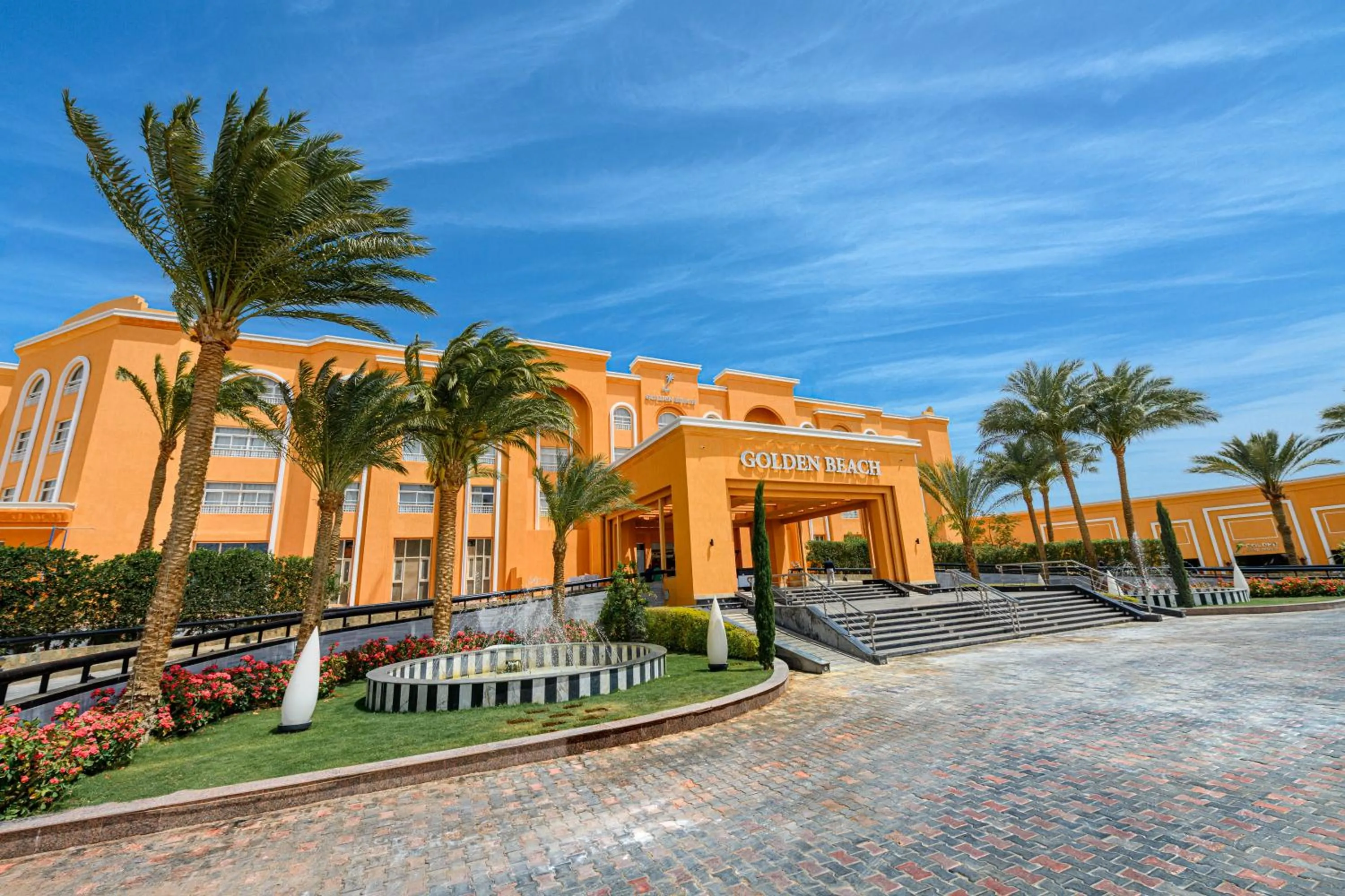 Facade/entrance in Golden Beach Resort