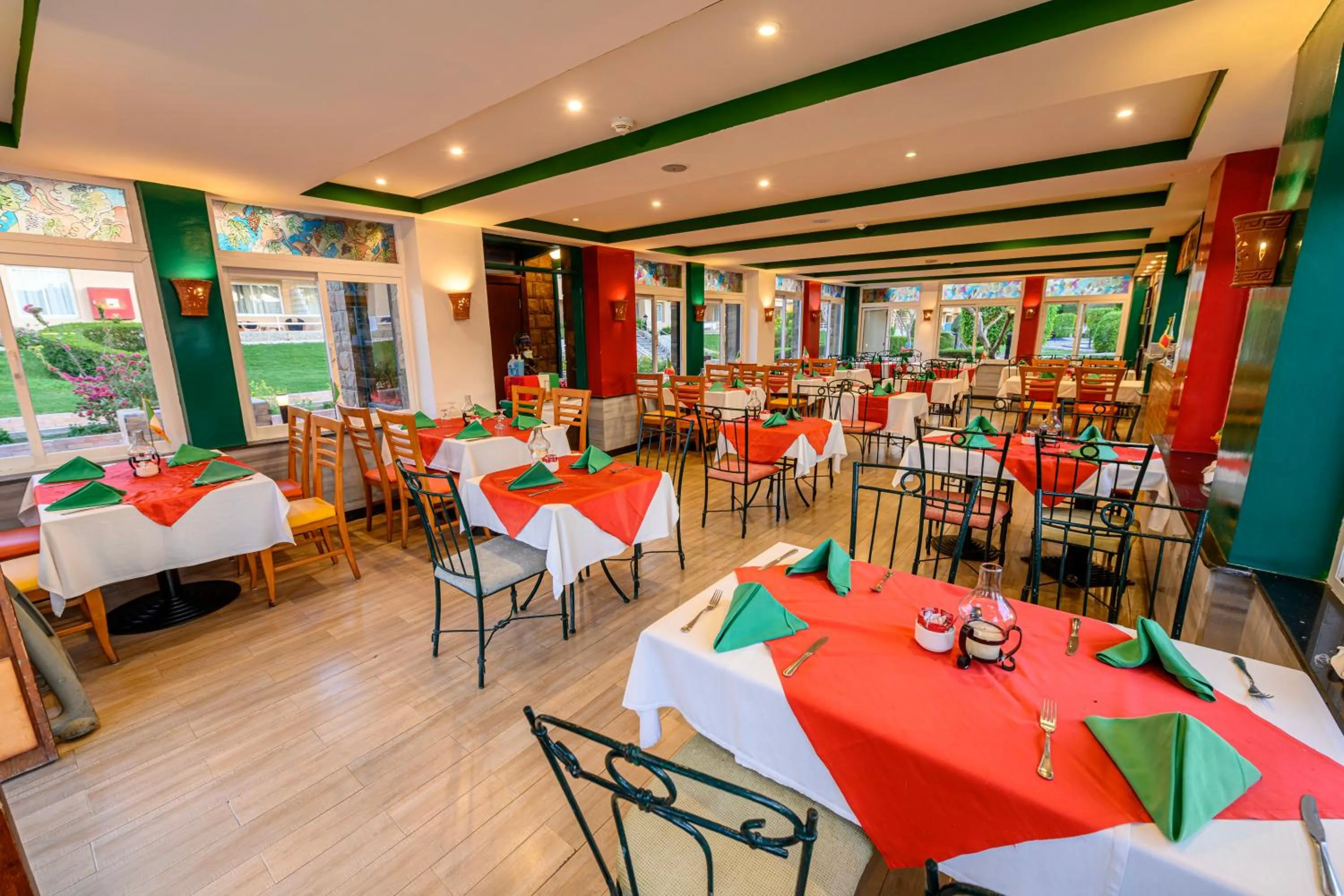 Restaurant/places to eat in Golden Beach Resort