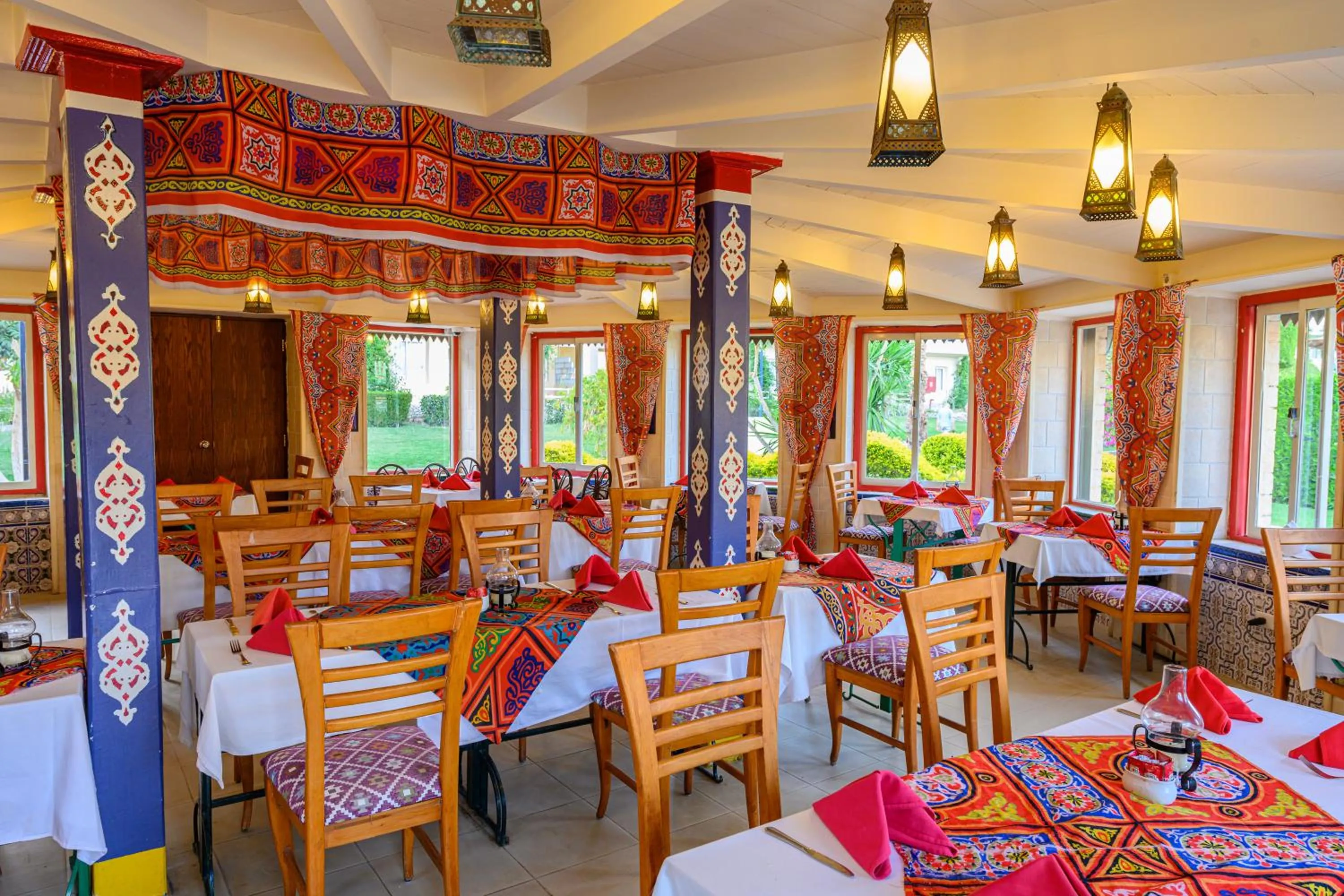 Restaurant/places to eat in Golden Beach Resort