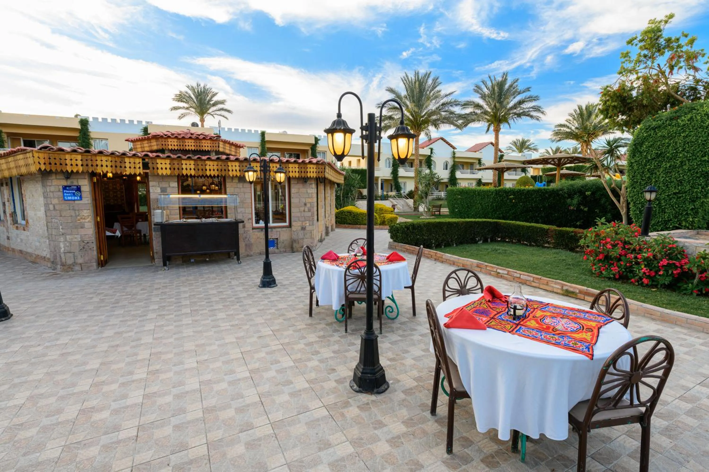 Restaurant/places to eat in Golden Beach Resort