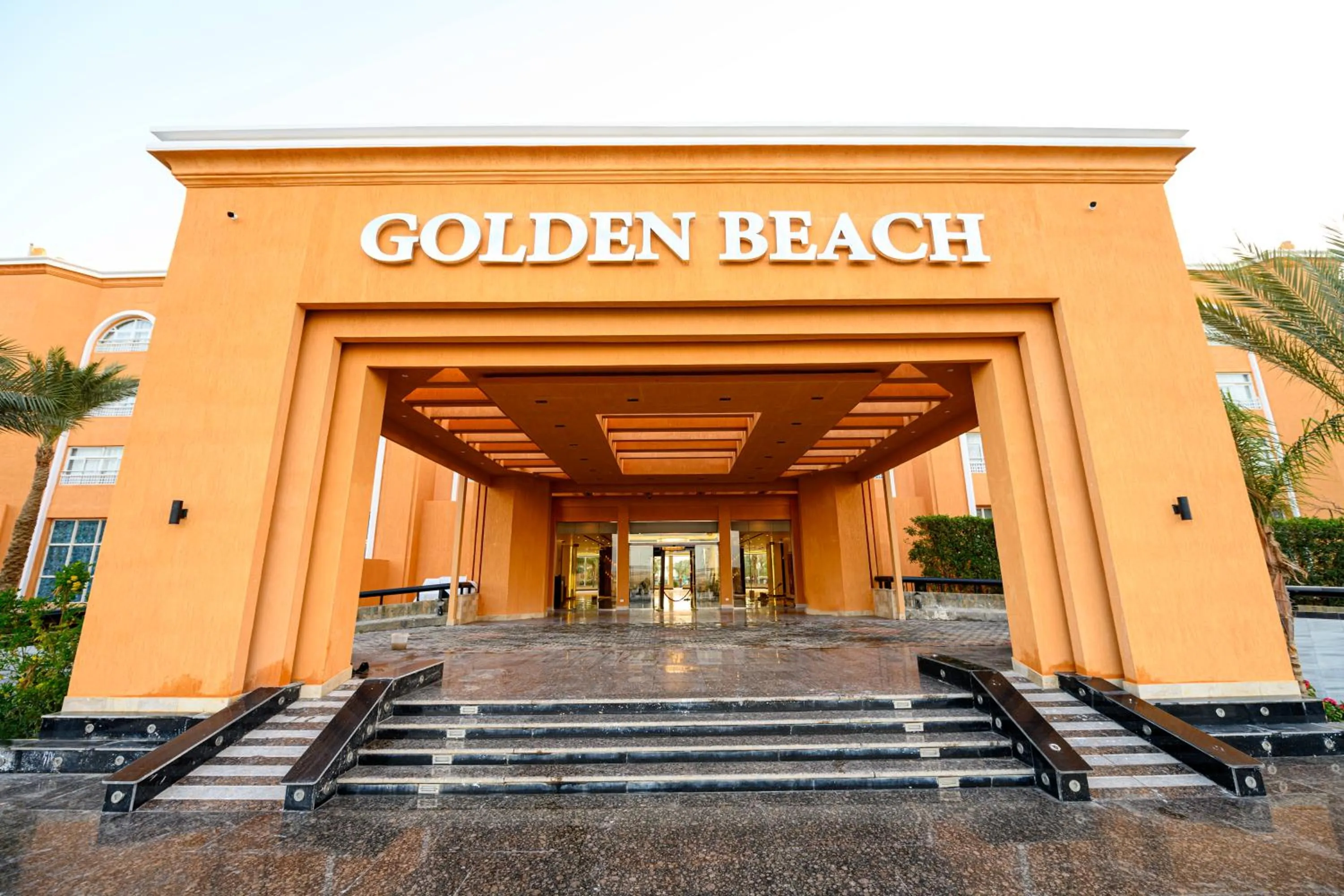 Facade/entrance in Golden Beach Resort