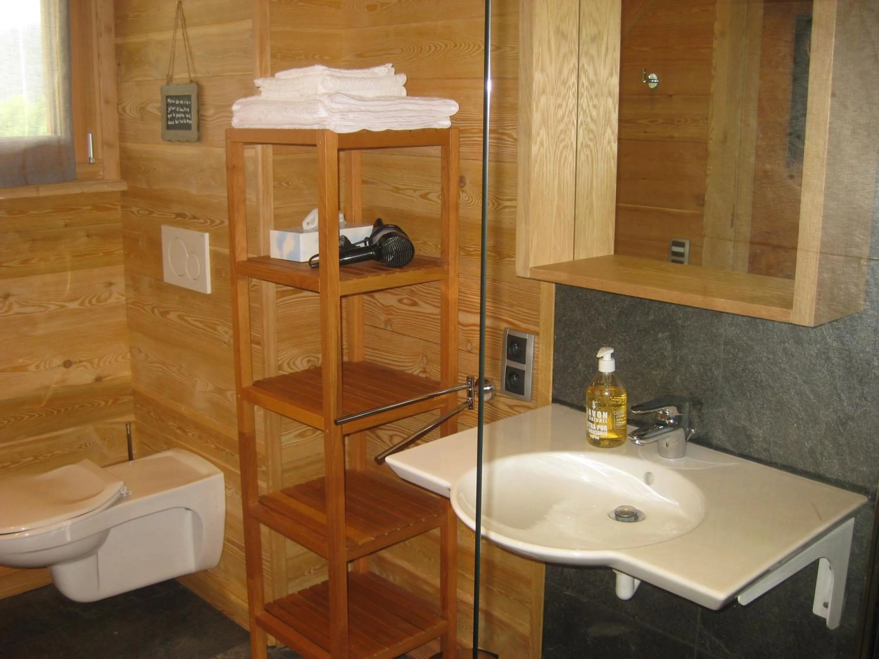 Shower in Chambres d'hôtes La Vercouline