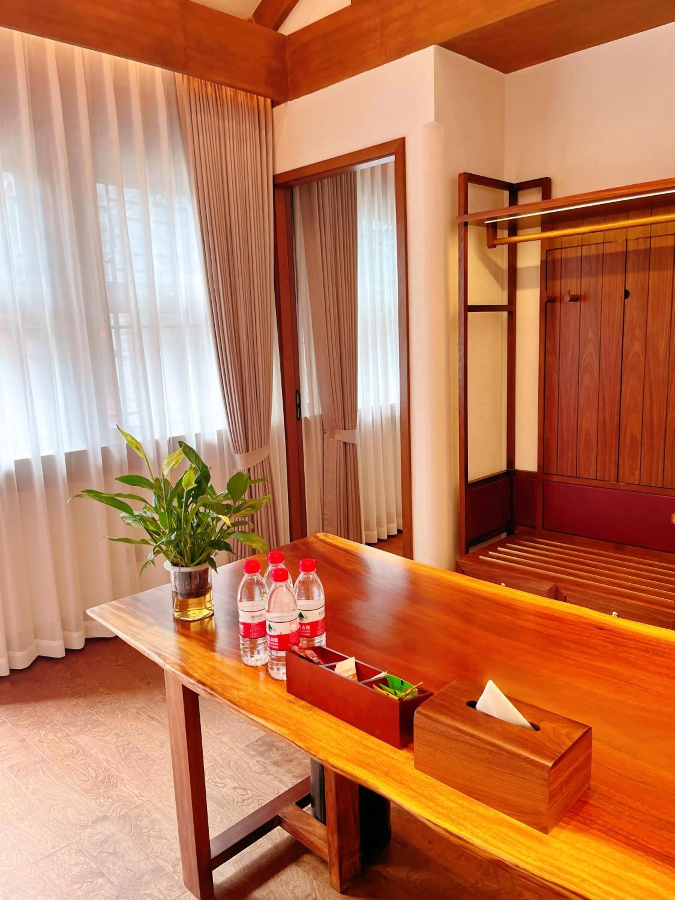 Living room in Jingshan Garden Hotel