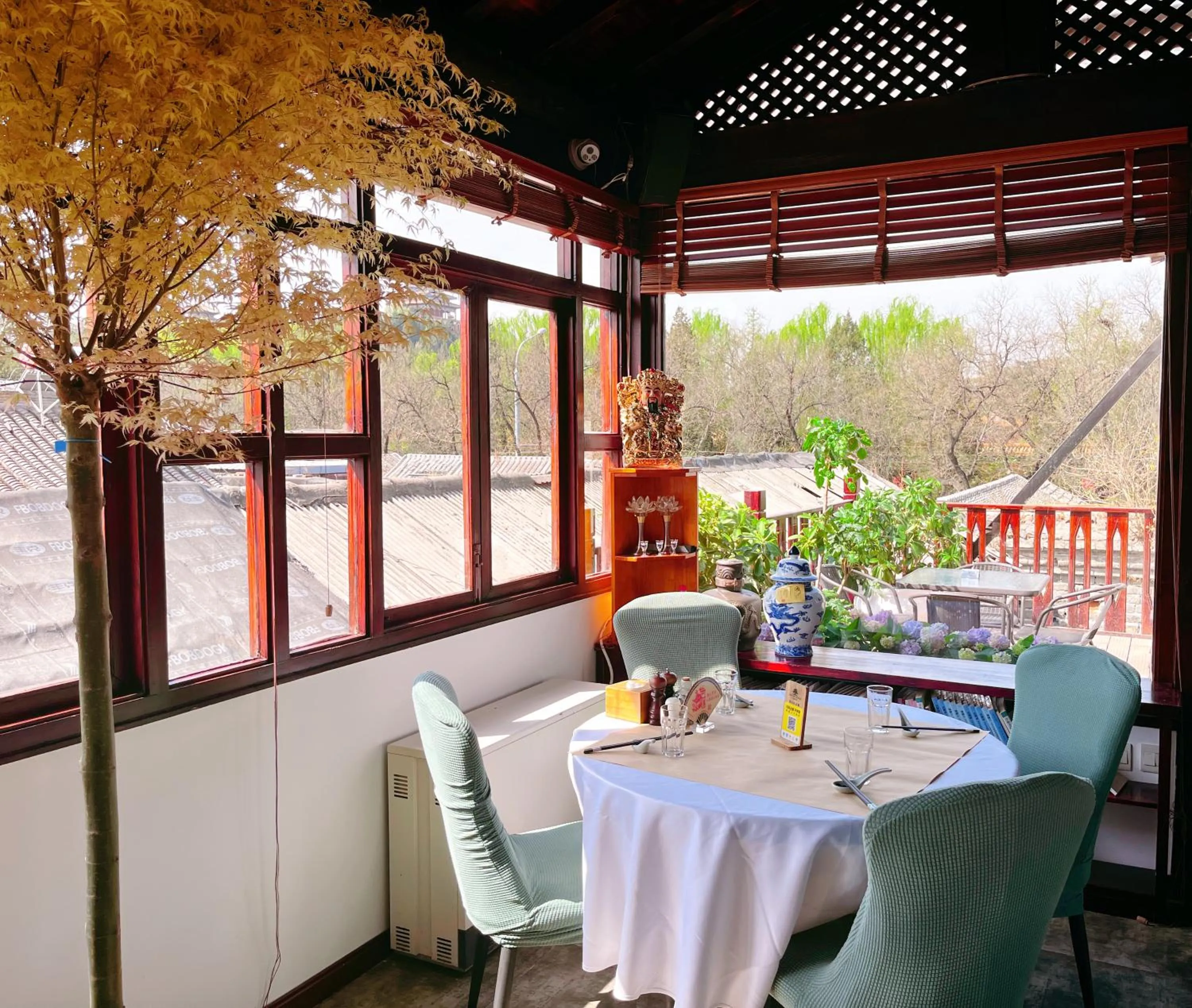 Restaurant/places to eat in Jingshan Garden Hotel