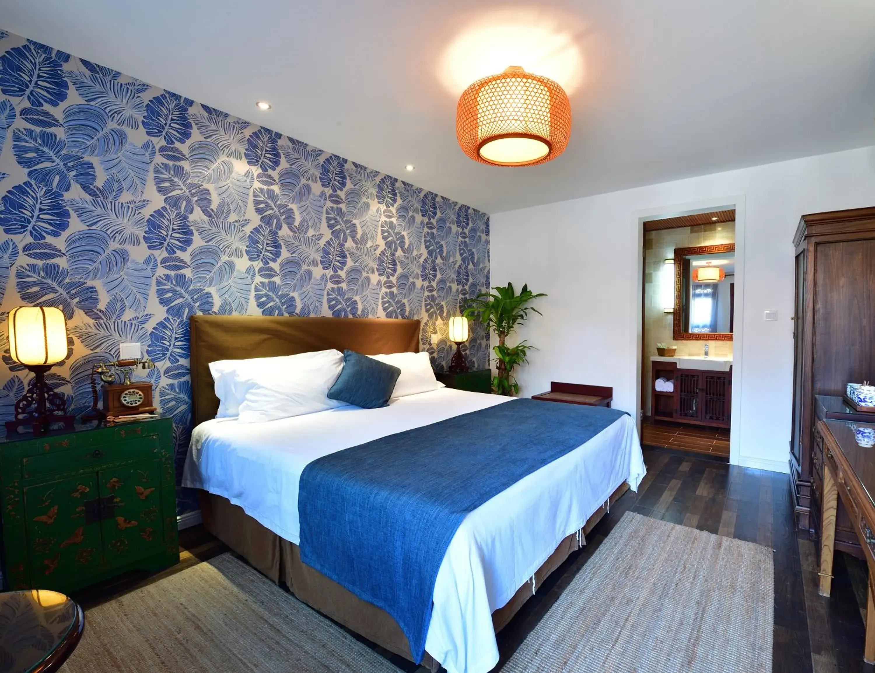 Decorative detail, Bed in Jingshan Garden Hotel Decorative detail, Bed in Jingshan Garden Hotel