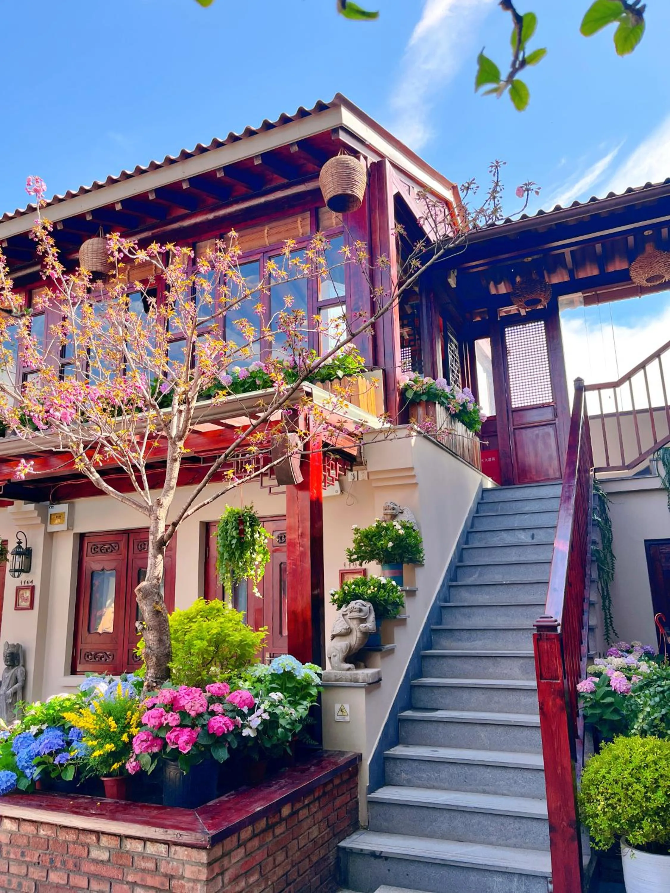 Property building in Jingshan Garden Hotel