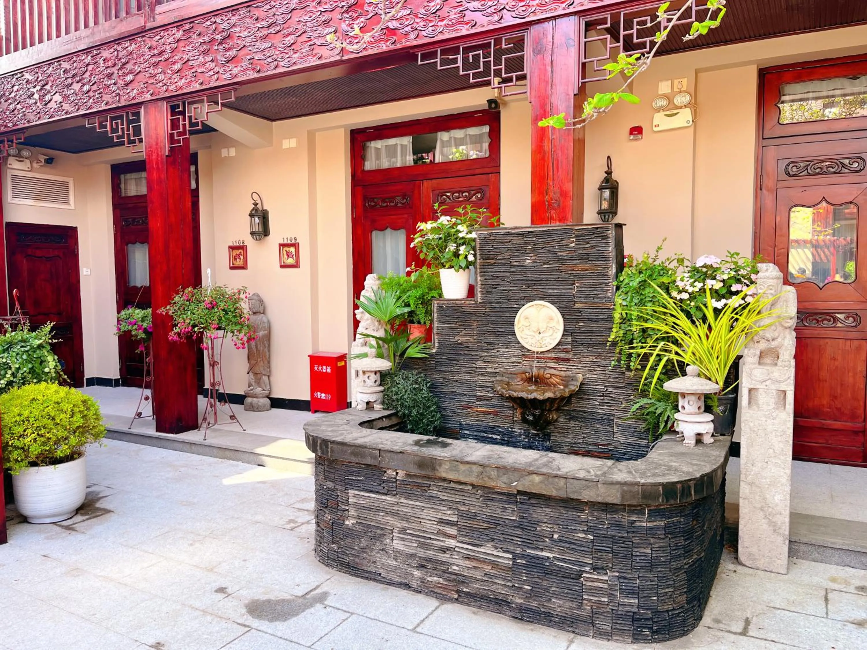 Property building in Jingshan Garden Hotel