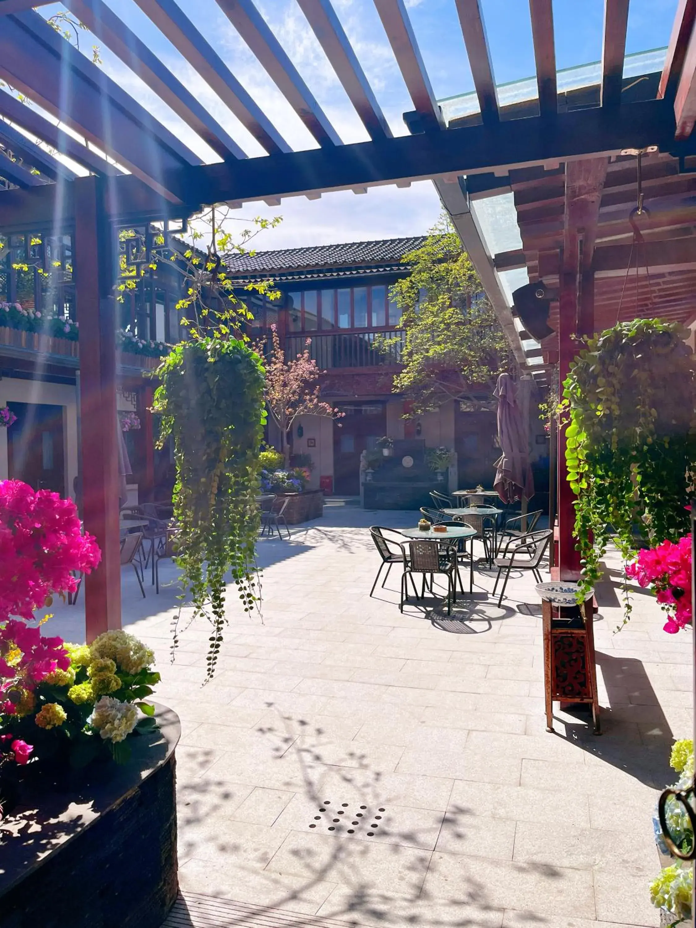 Property building in Jingshan Garden Hotel Property building in Jingshan Garden Hotel