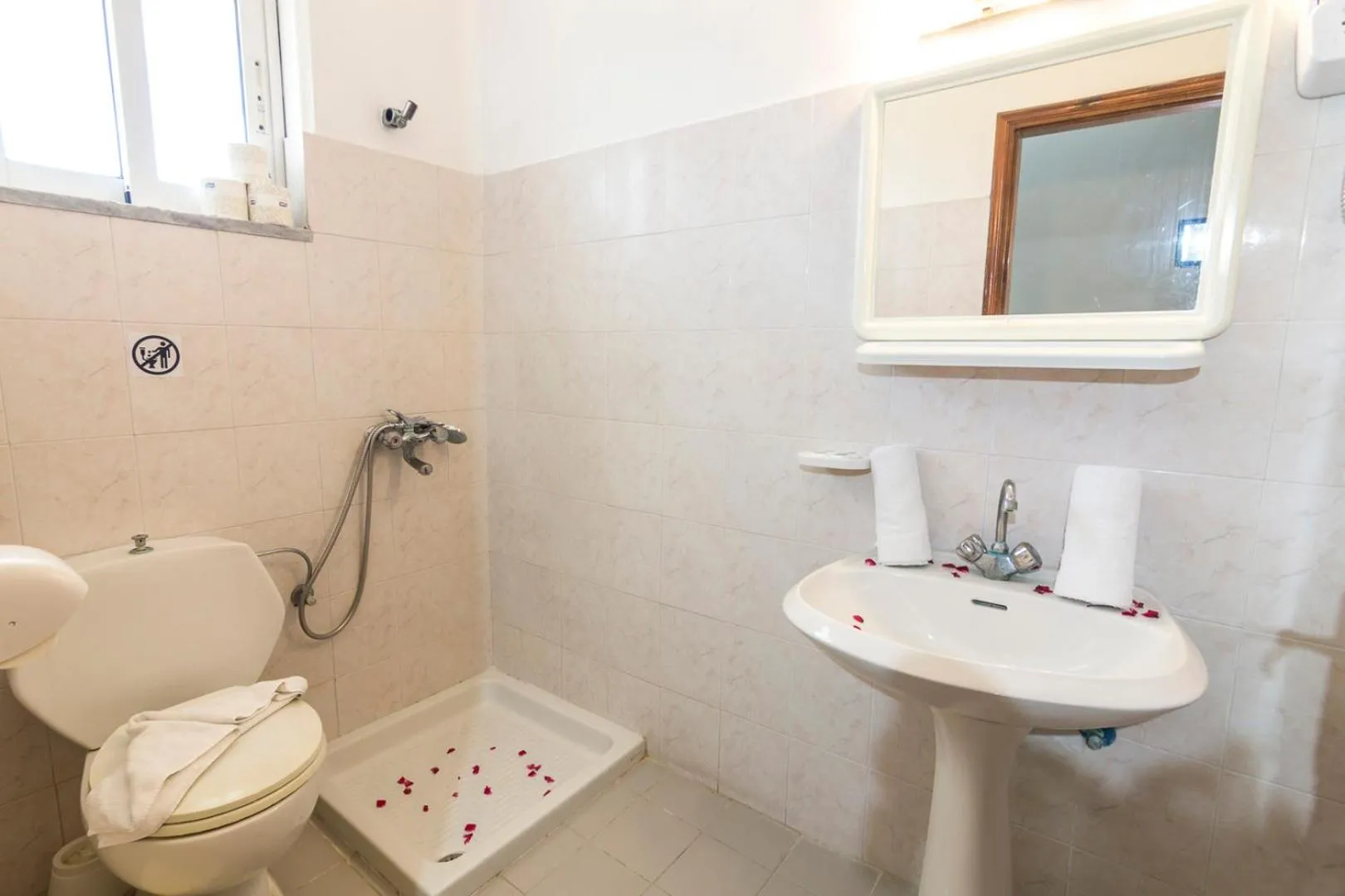 Shower in Tivoli Hotel