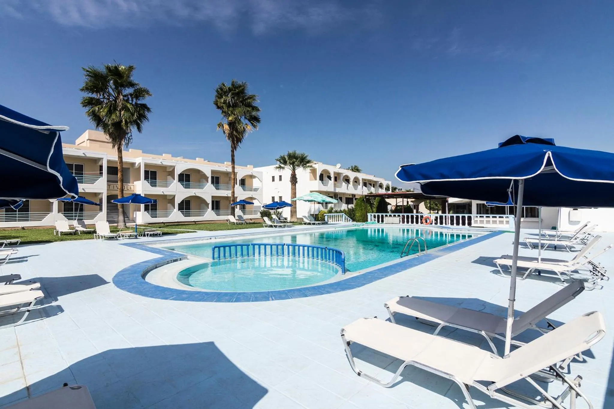 Swimming pool in Tivoli Hotel