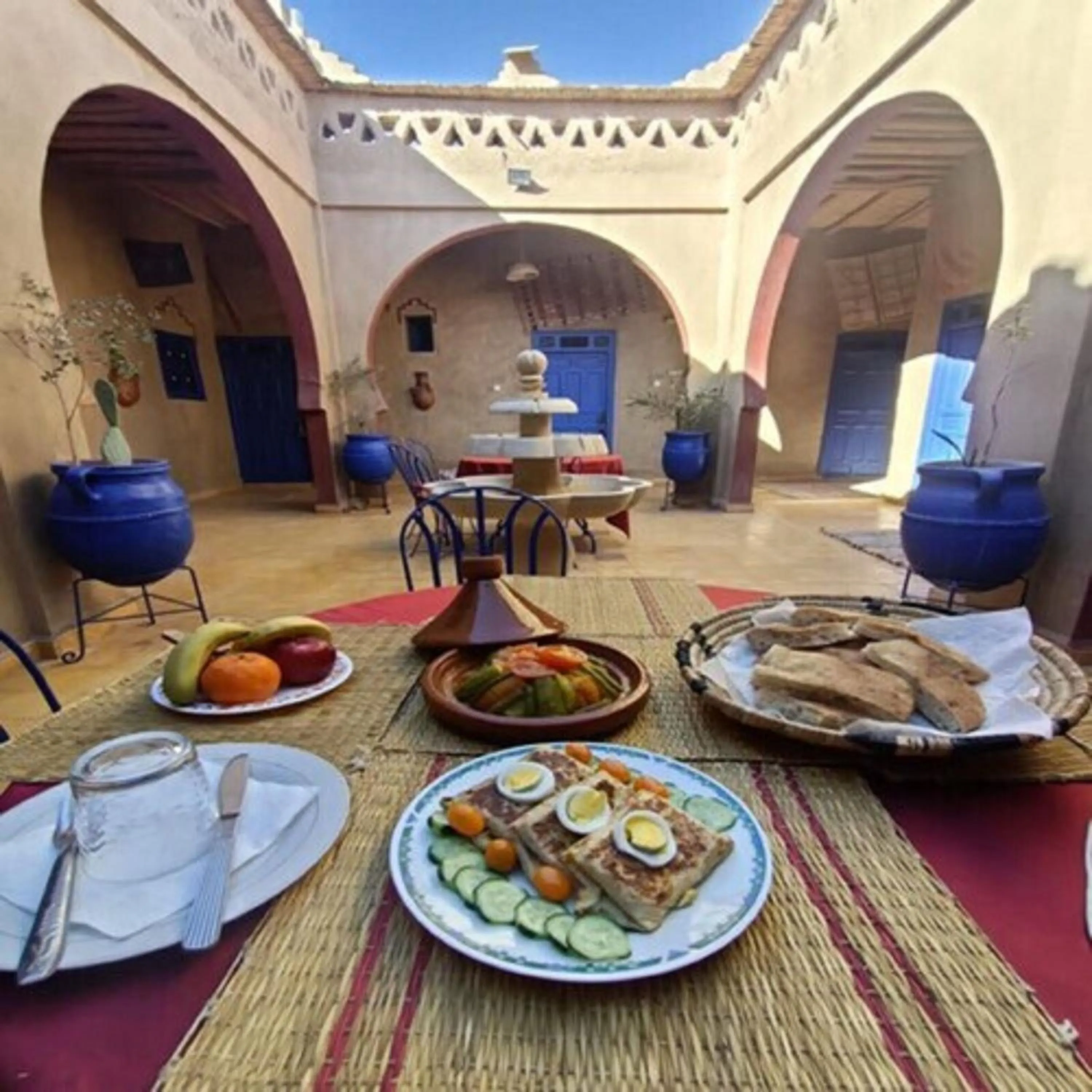 Food and drinks in Hôtel Riad Tadarte Familier