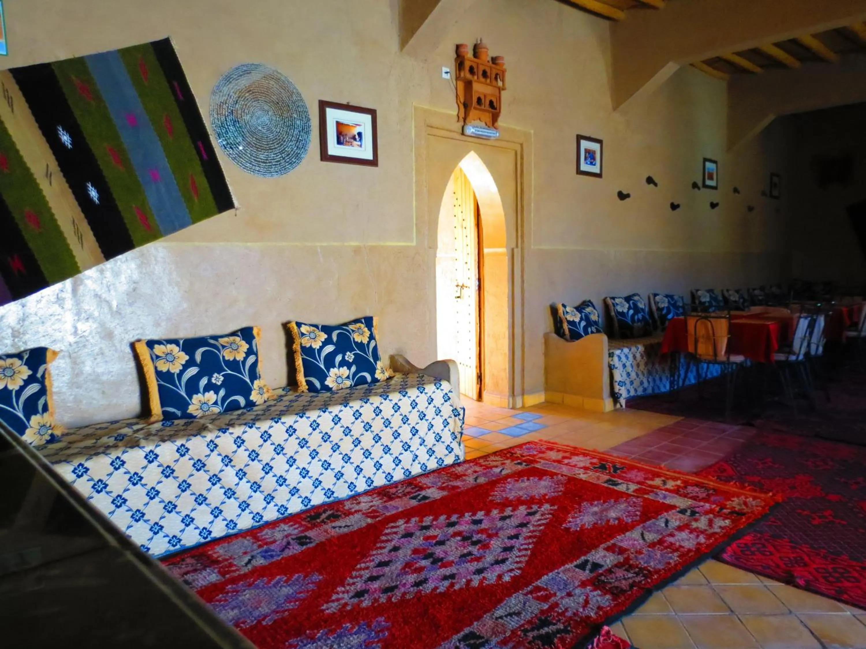 Restaurant/places to eat, Bed in Hôtel Riad Tadarte Familier