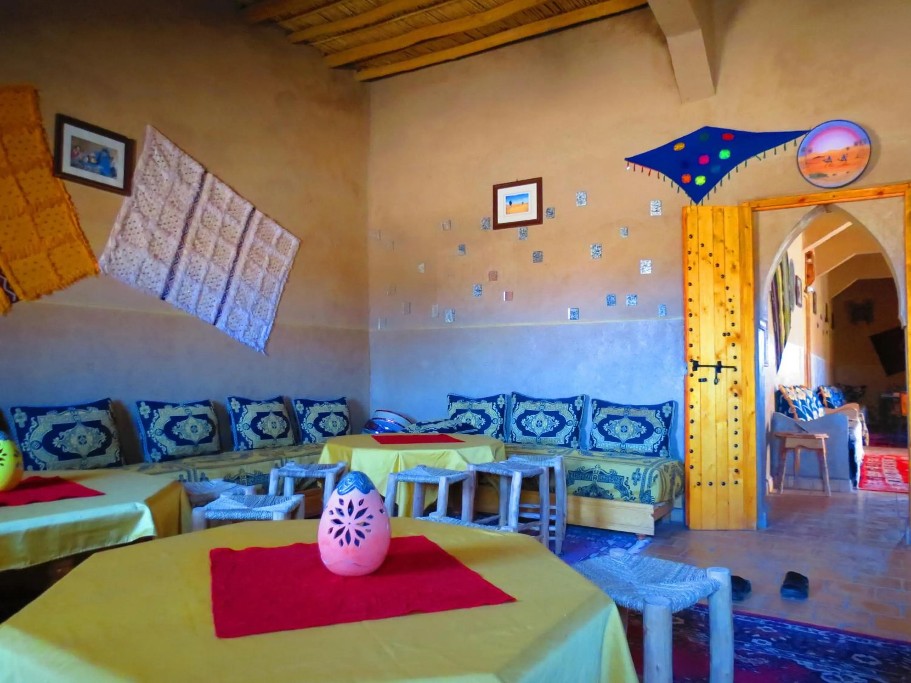 Restaurant/places to eat in Hôtel Riad Tadarte Familier