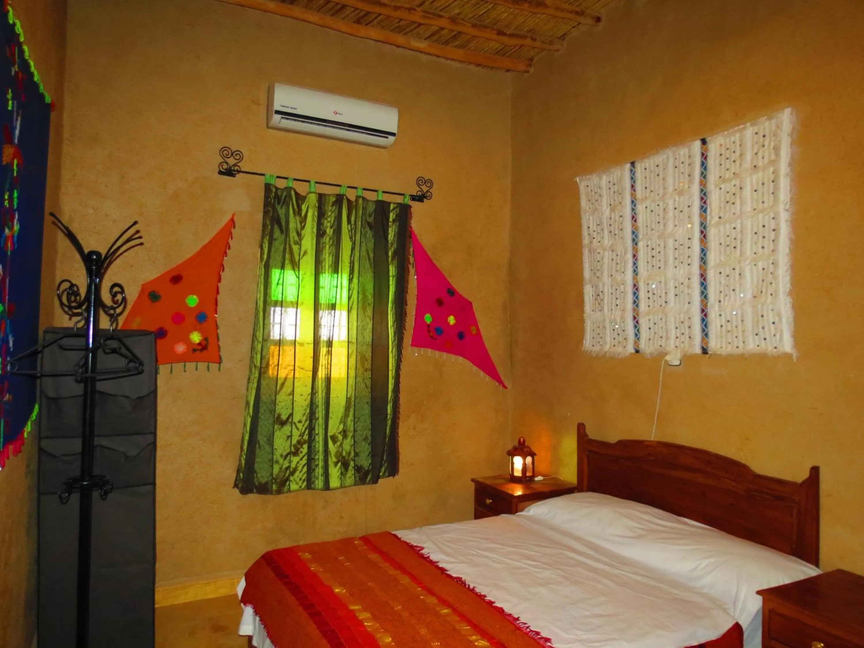 Bed in Hôtel Riad Tadarte Familier