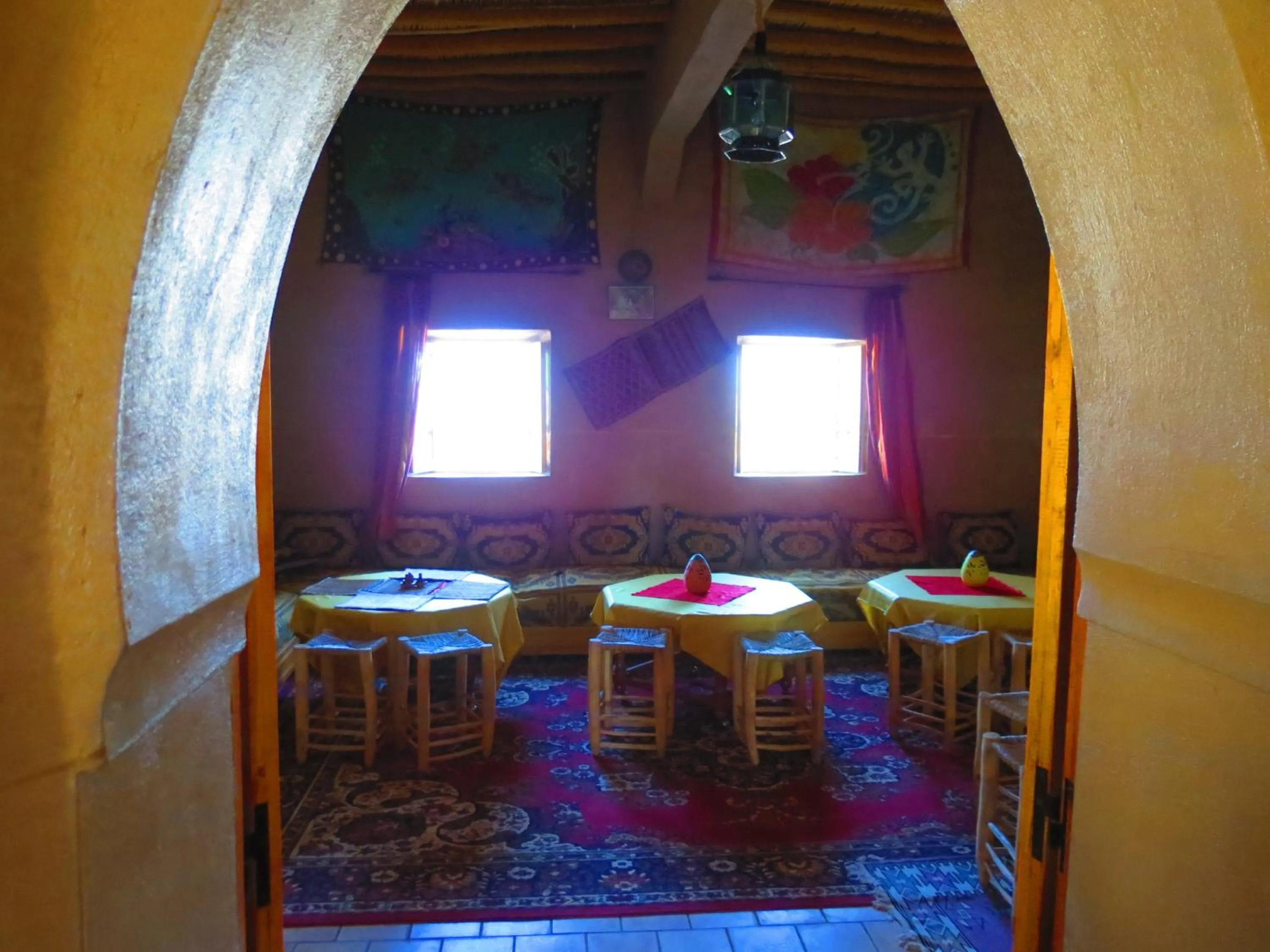 Restaurant/places to eat in Hôtel Riad Tadarte Familier