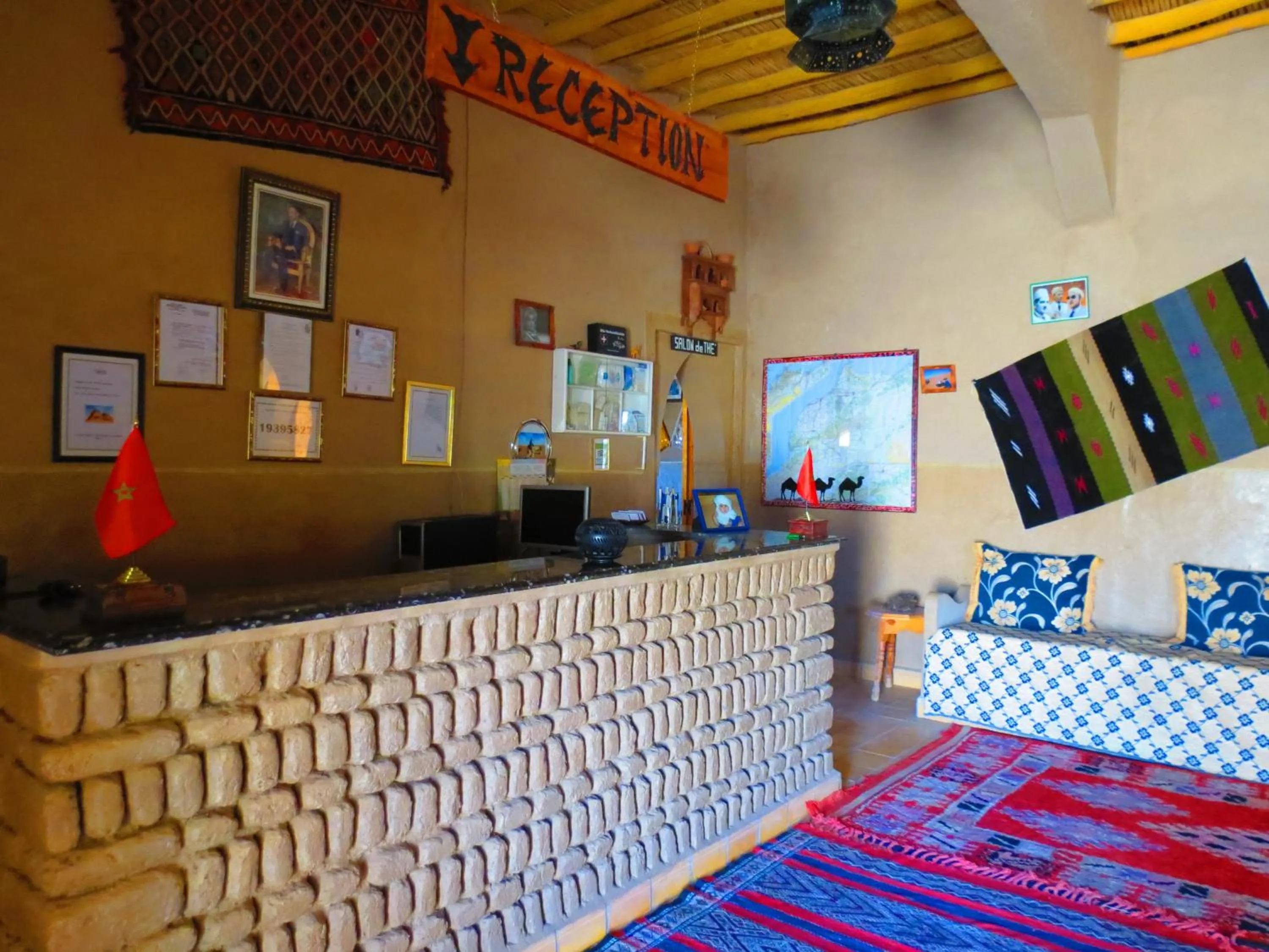 Living room, Bed in Hôtel Riad Tadarte Familier