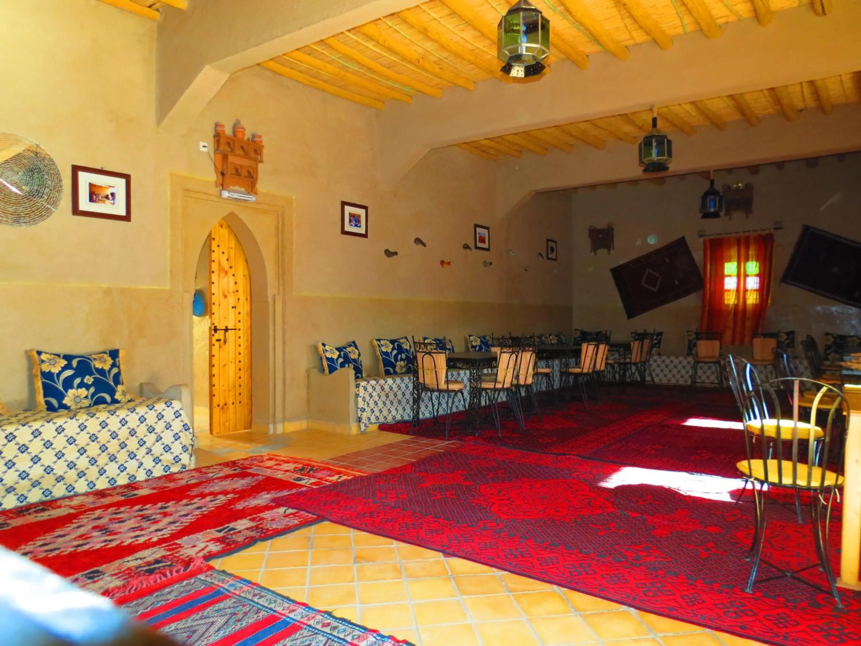 Restaurant/places to eat in Hôtel Riad Tadarte Familier