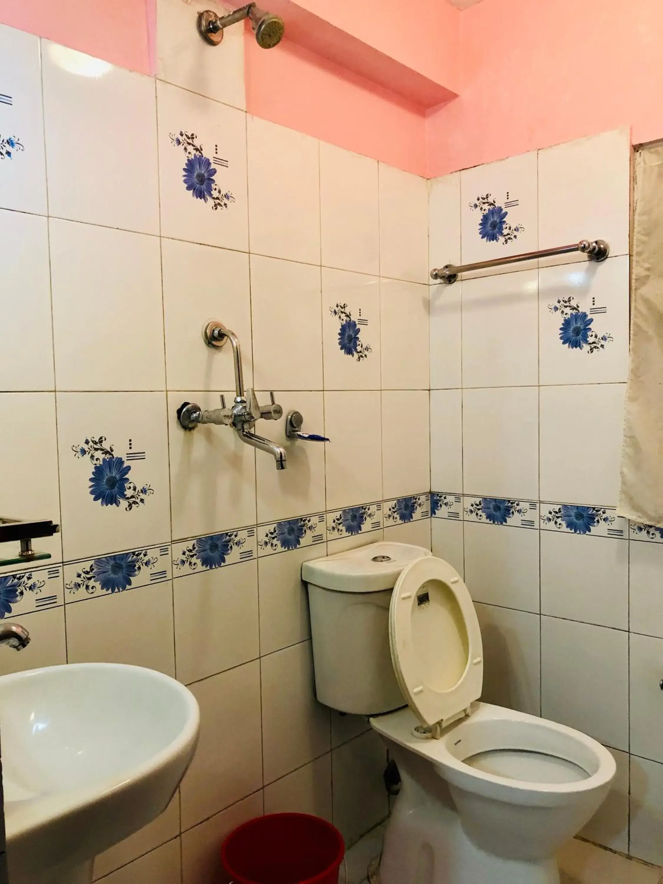 Bathroom in Backyard Hotel Bathroom in Backyard Hotel