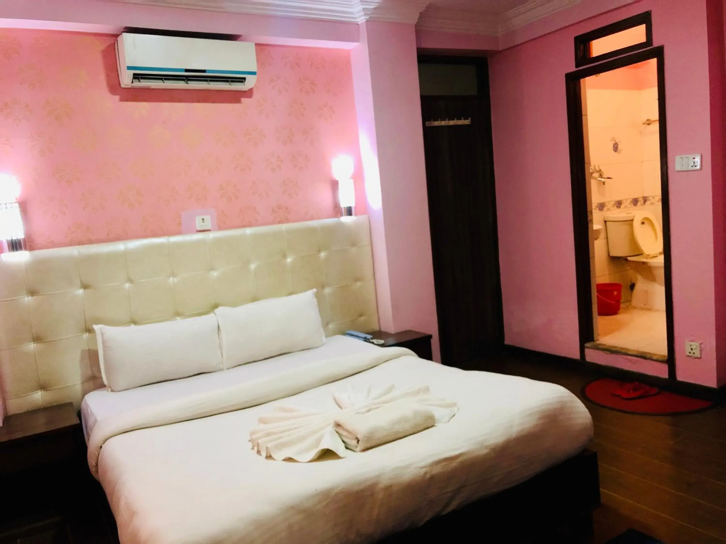 Bedroom, Bed in Backyard Hotel Bedroom, Bed in Backyard Hotel