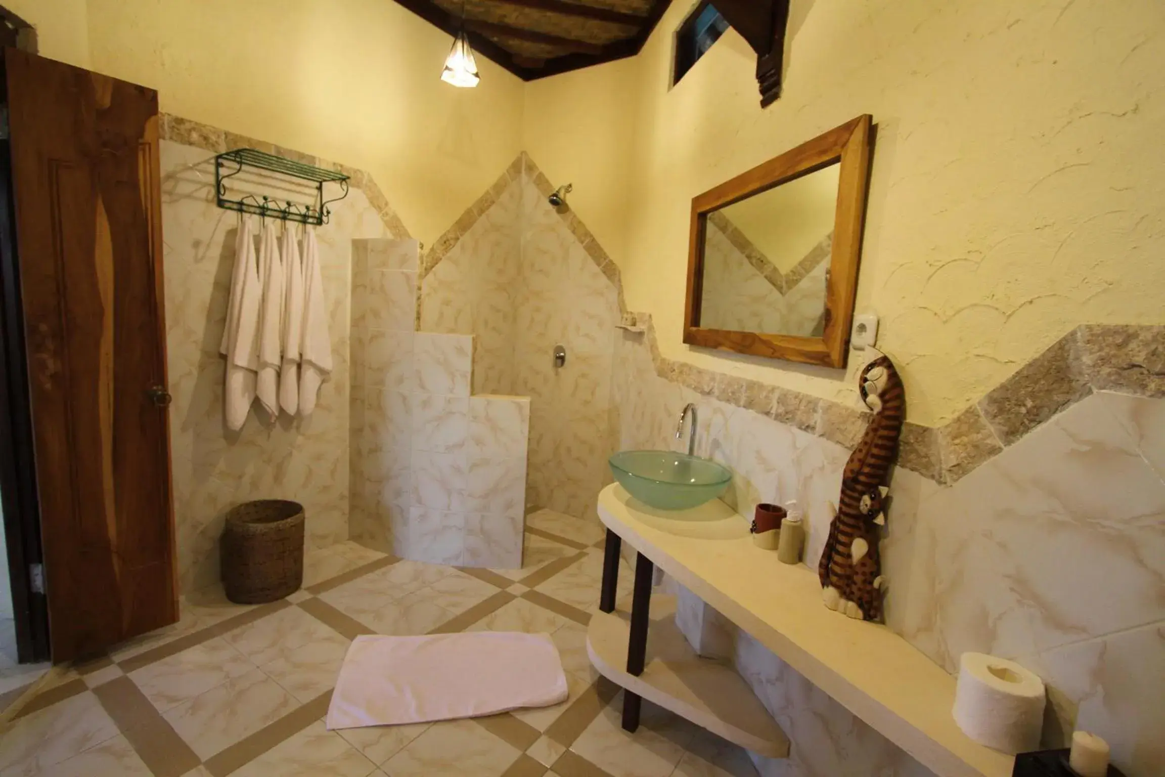 Bathroom in Hotel Uyah Amed Spa Resort Bathroom in Hotel Uyah Amed Spa Resort