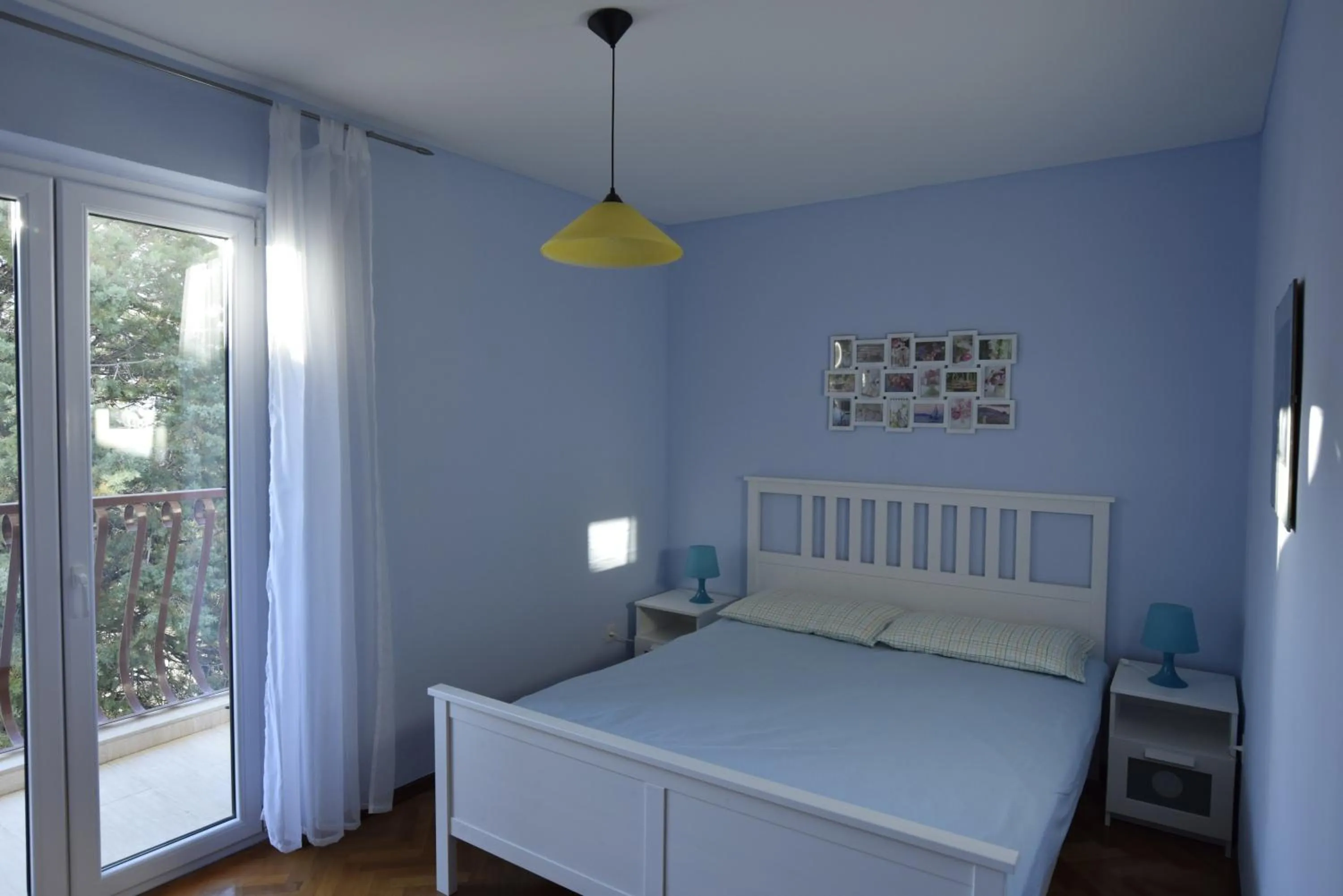 Holiday apartment with a balcony and sea view, just 300 metres from the beach