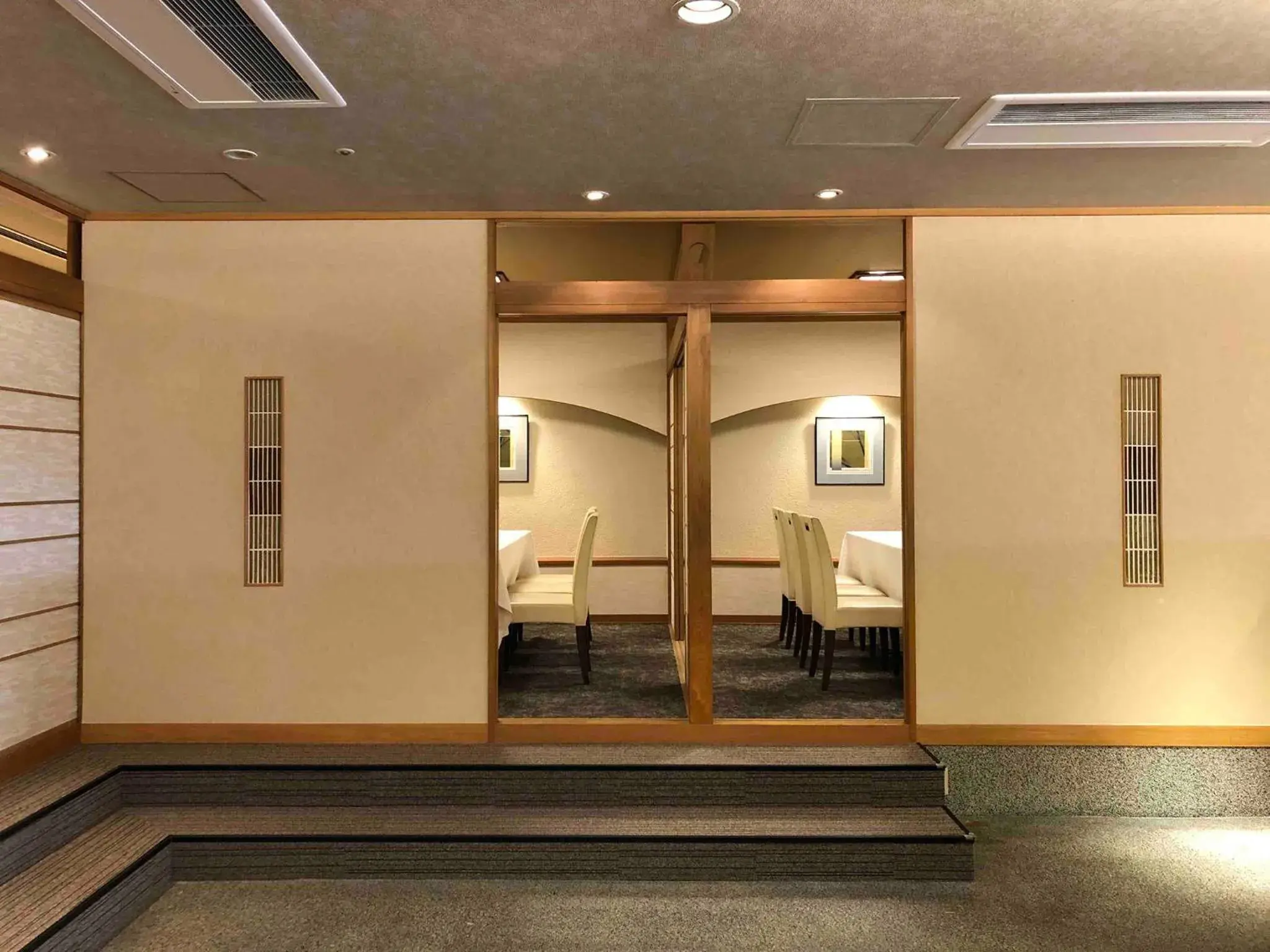 Restaurant/places to eat, Bed in Hotel Pearl City Kobe Restaurant/places to eat, Bed in Hotel Pearl City Kobe