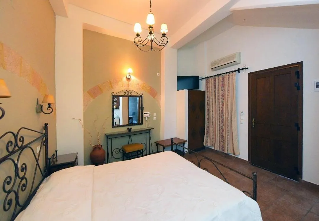 Photo of the whole room, Bed in Paris Hotel