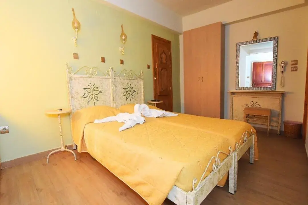 Double or Twin Room in Paris Hotel Double or Twin Room in Paris Hotel