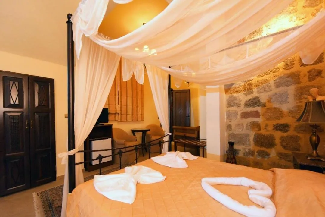 Photo of the whole room, Bed in Paris Hotel