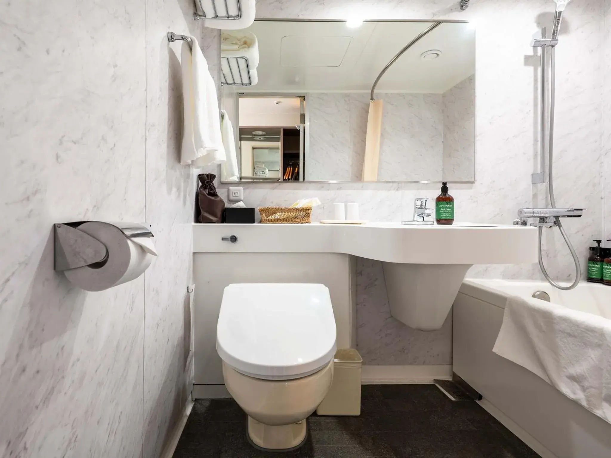 Premium Twin Room - single occupancy in Hotel Crown Palais Hamamatsu Premium Twin Room - single occupancy in Hotel Crown Palais Hamamatsu