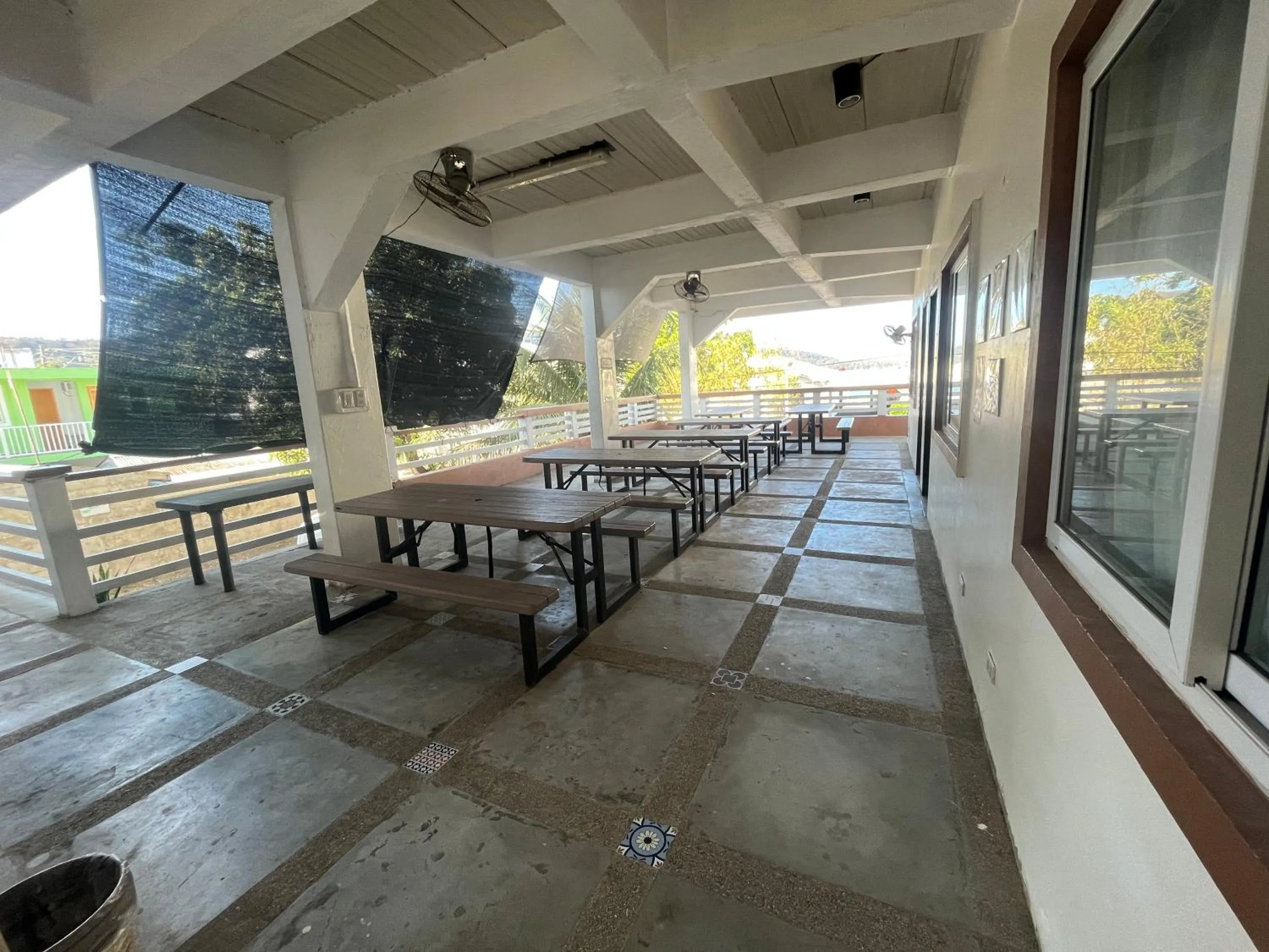 Seabreeze Beach Lodge