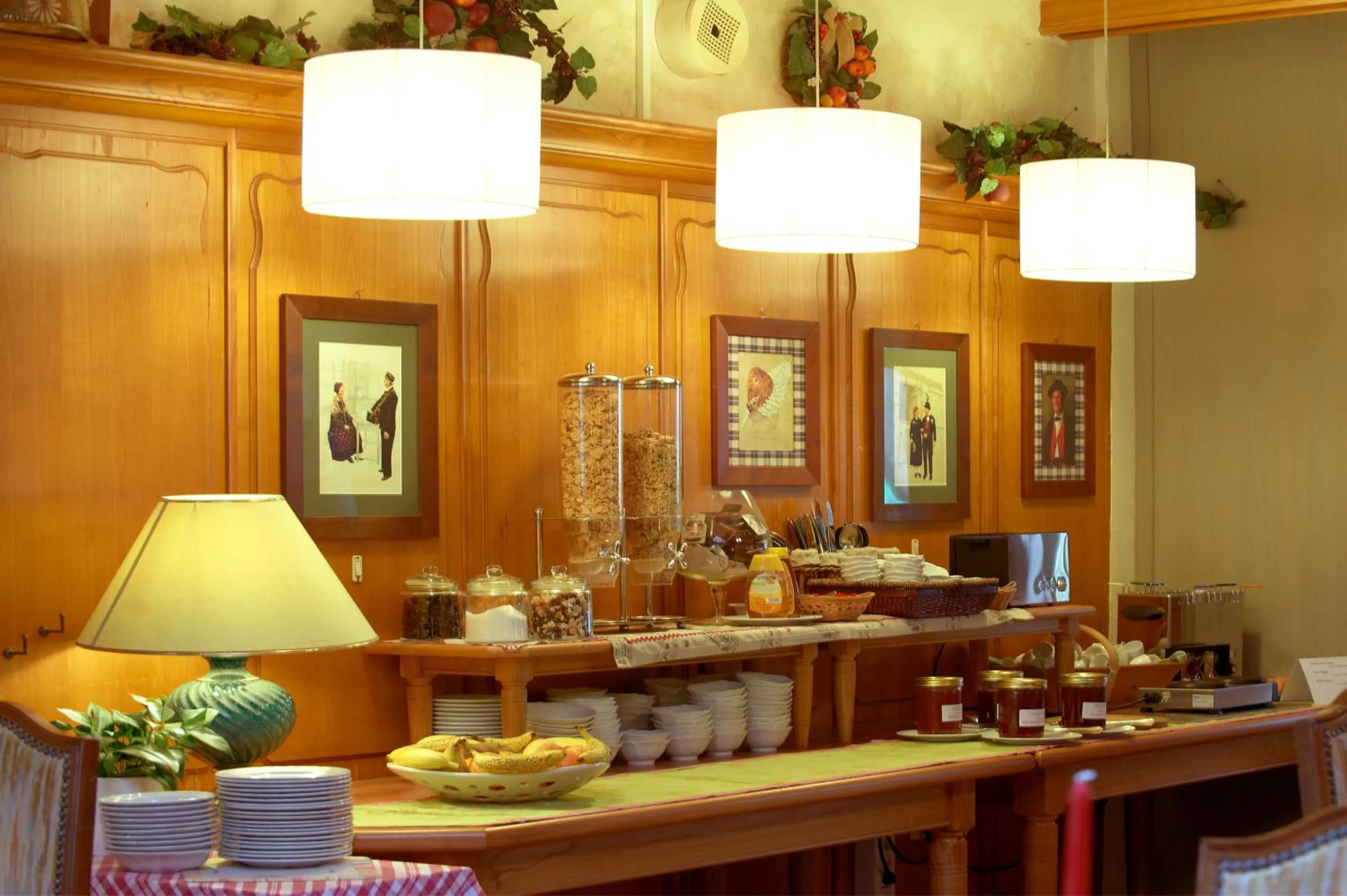 Restaurant/places to eat in Chez Jean